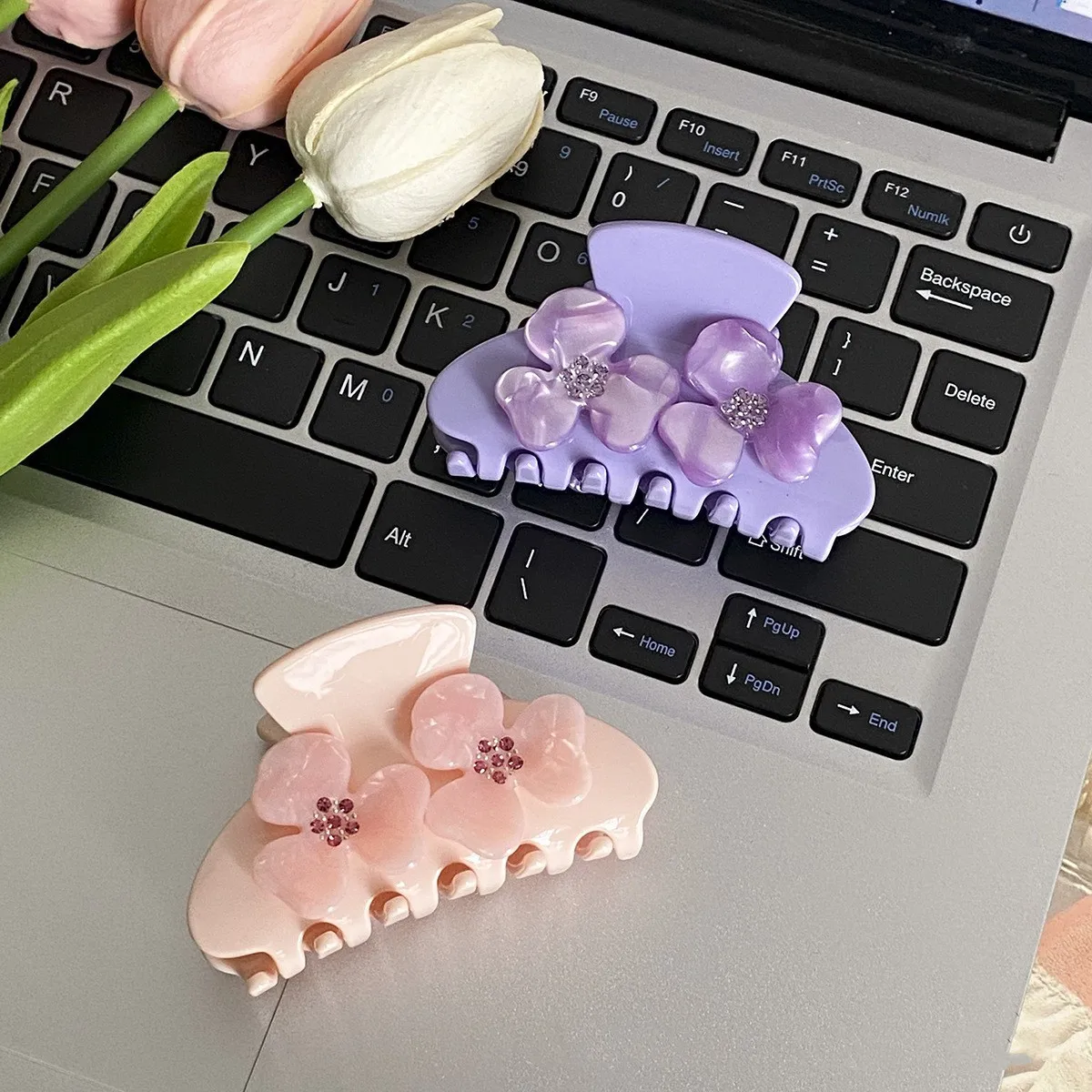 DuoShang New Rhinestone Flower Hair Claw Acetate Claw Clips Sweet Flower Series Crab Hair Clips for Women Girls Hair Accessories
DuoShang New Rhinestone Flower Hair Claw Acetate Claw Clips Sweet Flower Series Crab Hair Clips for Women Girls Hair Accessories