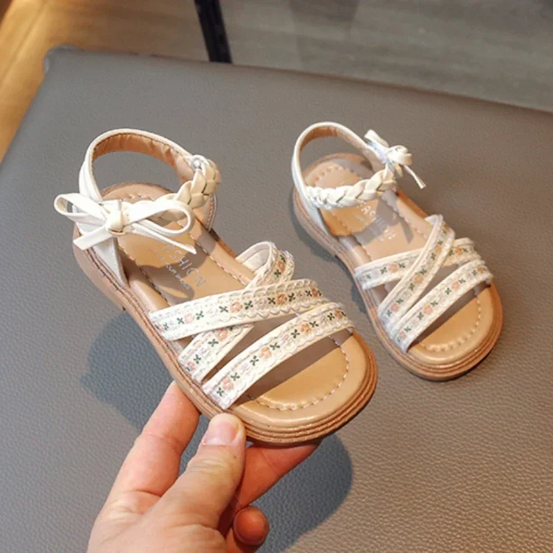 Summer Girls Sandals Fashion Embroider Flower Children Princess Shoes Open-toe Sweet Bowknot Kids Causal Flat Sandals Soft Soled
Summer Girls Sandals Fashion Embroider Flower Children Princess Shoes Open-toe Sweet Bowknot Kids Causal Flat Sandals Soft Soled