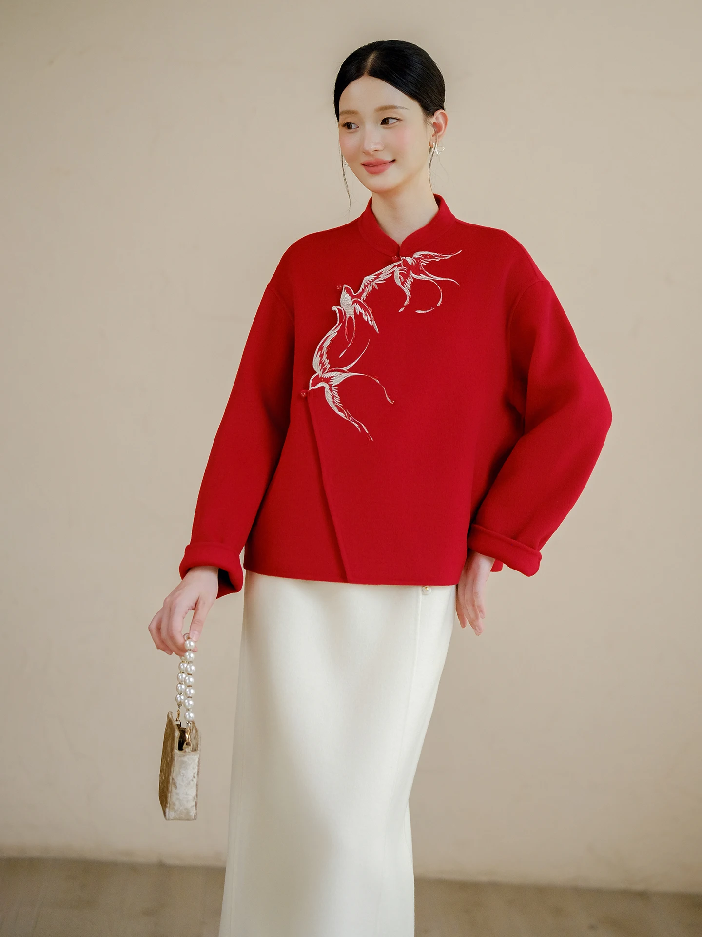 Новогоднее свадебное шерстяное пальто с вышивкой в китайском стиле, верхняя одежда свободного покроя, длинное свековое круглое пальто обычной длины
Новогоднее свадебное шерстяное пальто с вышивкой в китайском стиле, верхняя одежда свободного покроя, длинное свековое круглое пальто обычной длины