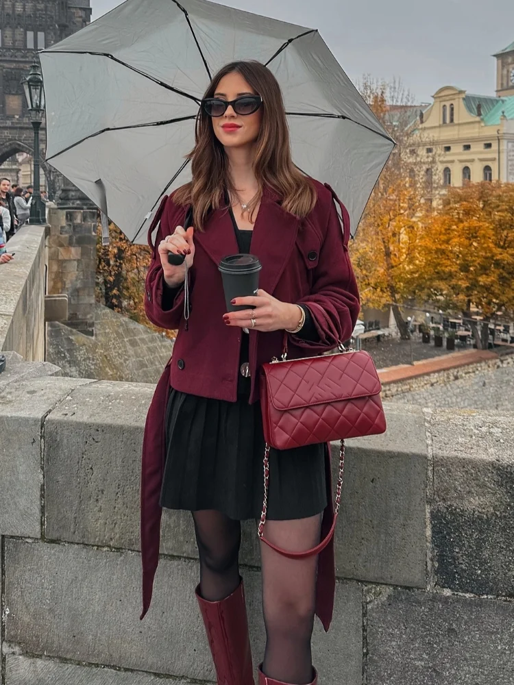 Women's Lapel V-neck Short Woolen Coat Elegant Long Sleeve Double-breasted Cropped Jacket 2025 Autumn New Lady Commuting Outwear 
Women's Lapel V-neck Short Woolen Coat Elegant Long Sleeve Double-breasted Cropped Jacket 2025 Autumn New Lady Commuting Outwear