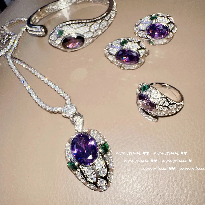 Original Women Sparkling Amethyst Snake Head Wedding Jewelry Sets White Gold Plated Banquet Ring/Earring/Necklace/Bracelet Chain
Original Women Sparkling Amethyst Snake Head Wedding Jewelry Sets White Gold Plated Banquet Ring/Earring/Necklace/Bracelet Chain