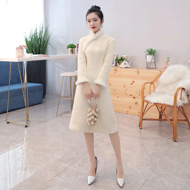 2022 Autumn Winter A-swing Mid-length Ferret Velvet Cheongsam Fur Collar Long-sleeved Chinese Style Warm Dress Qipao for Women
2022 Autumn Winter A-swing Mid-length Ferret Velvet Cheongsam Fur Collar Long-sleeved Chinese Style Warm Dress Qipao for Women