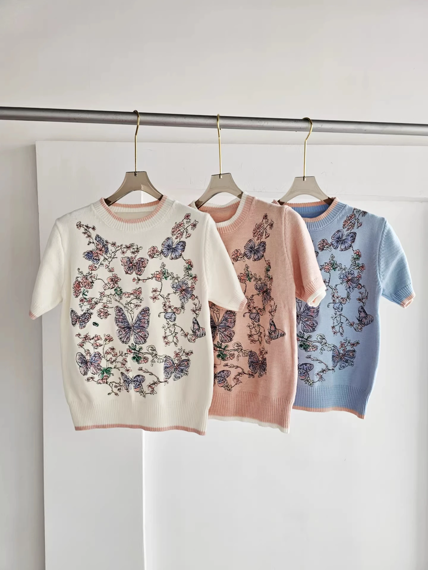 Clothland Women Sweet Floral Knitwear Short Sleeve Sweater Pullover Embroidery Chic Female Tops Mujer DA641
Clothland Women Sweet Floral Knitwear Short Sleeve Sweater Pullover Embroidery Chic Female Tops Mujer DA641