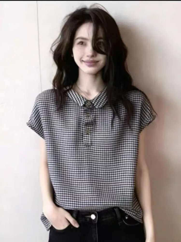 Summer 2026 Women's Loose Fit Lazy Style Commute T-Shirt Black White Fine Plaid Collared Short Sleeve Korean Version Breathable
Summer 2026 Women's Loose Fit Lazy Style Commute T-Shirt Black White Fine Plaid Collared Short Sleeve Korean Version Breathable