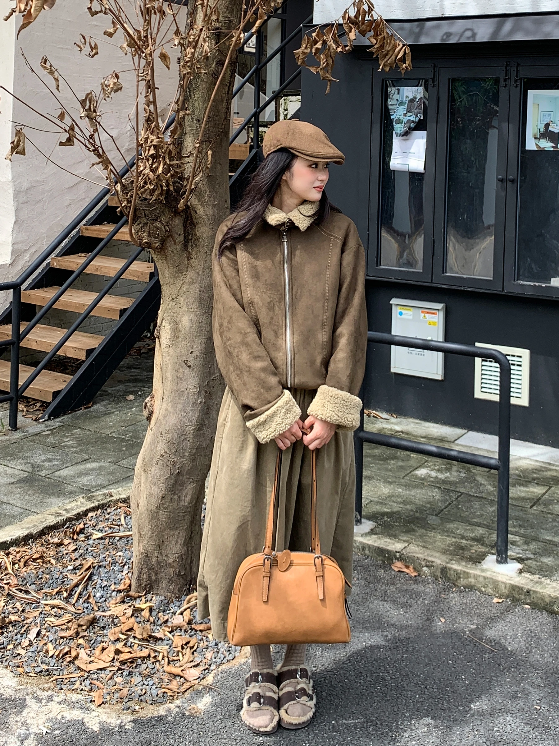 Женская зимняя куртка LAZYZ из замши с подкладкой из овечьего меха, теплая верхняя одежда в стиле ретро, приталенный крой, на молнии, цветная
Женская зимняя куртка LAZYZ из замши с подкладкой из овечьего меха, теплая верхняя одежда в стиле ретро, приталенный крой, на молнии, цветная