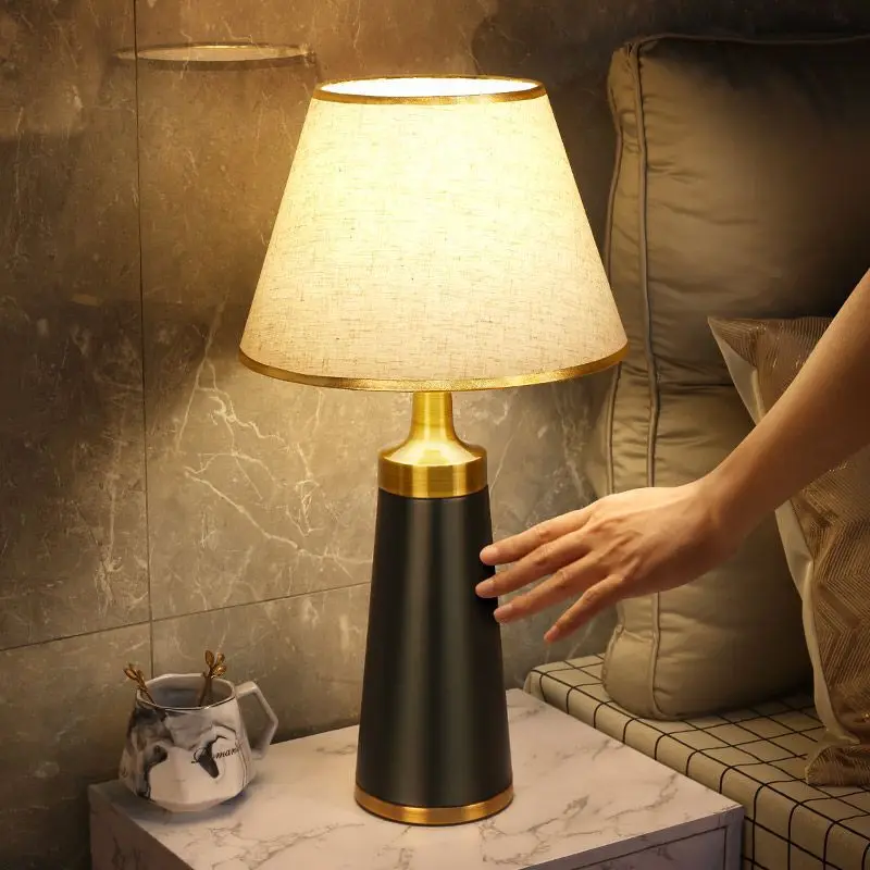 Bedroom table Master bedroom Bedside Antique hand touch induction Living room Study decoration Model room Desk lamp Personality
Bedroom table Master bedroom Bedside Antique hand touch induction Living room Study decoration Model room Desk lamp Personality