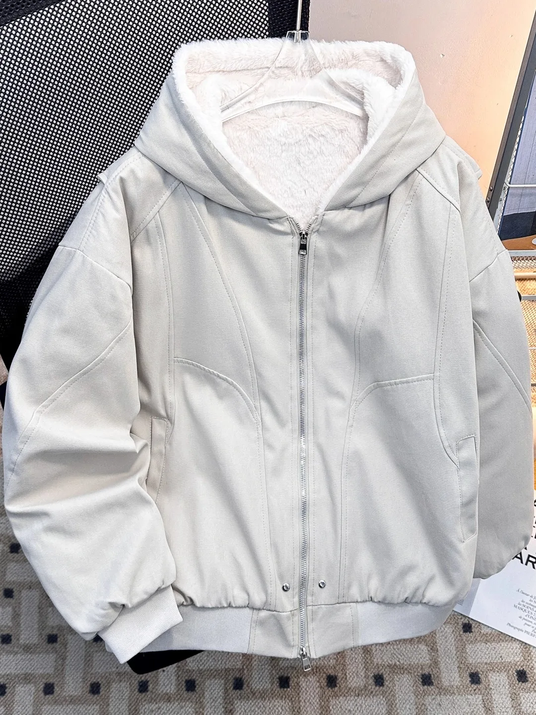 American Style Thickened Hooded Cotton Jacket Men's Winter Warm Lamb Fur Cotton Coat Trendy Brand Youth Loose Fit Long Sleeve
American Style Thickened Hooded Cotton Jacket Men's Winter Warm Lamb Fur Cotton Coat Trendy Brand Youth Loose Fit Long Sleeve