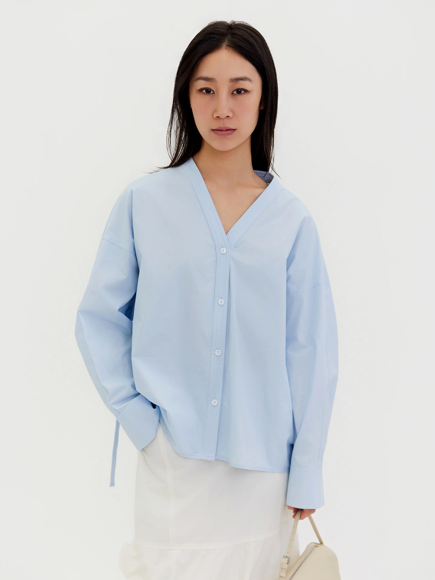 Женская приталенная рубашка из 100% хлопка с V-образным вырезом, длинным рукавом, дышащая, приятная к телу, с узором на спине, в повседневном стиле
Женская приталенная рубашка из 100% хлопка с V-образным вырезом, длинным рукавом, дышащая, приятная к телу, с узором на спине, в повседневном стиле