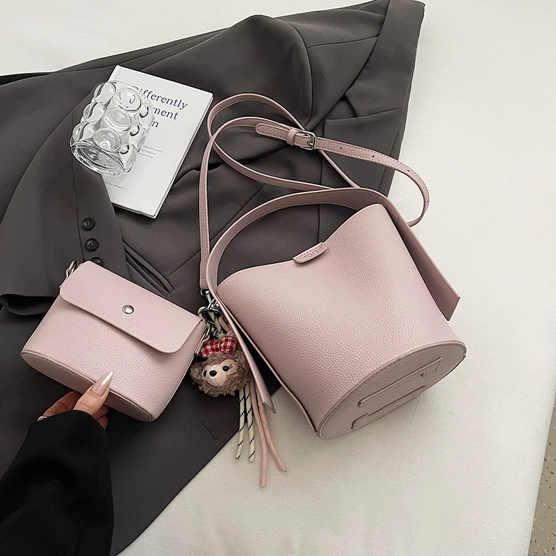 Handbag + purse composite bag for women,Elegant lady bucket handbag,arge-capacity soft leather shoulder crossbody bag for women
Handbag + purse composite bag for women,Elegant lady bucket handbag,arge-capacity soft leather shoulder crossbody bag for women