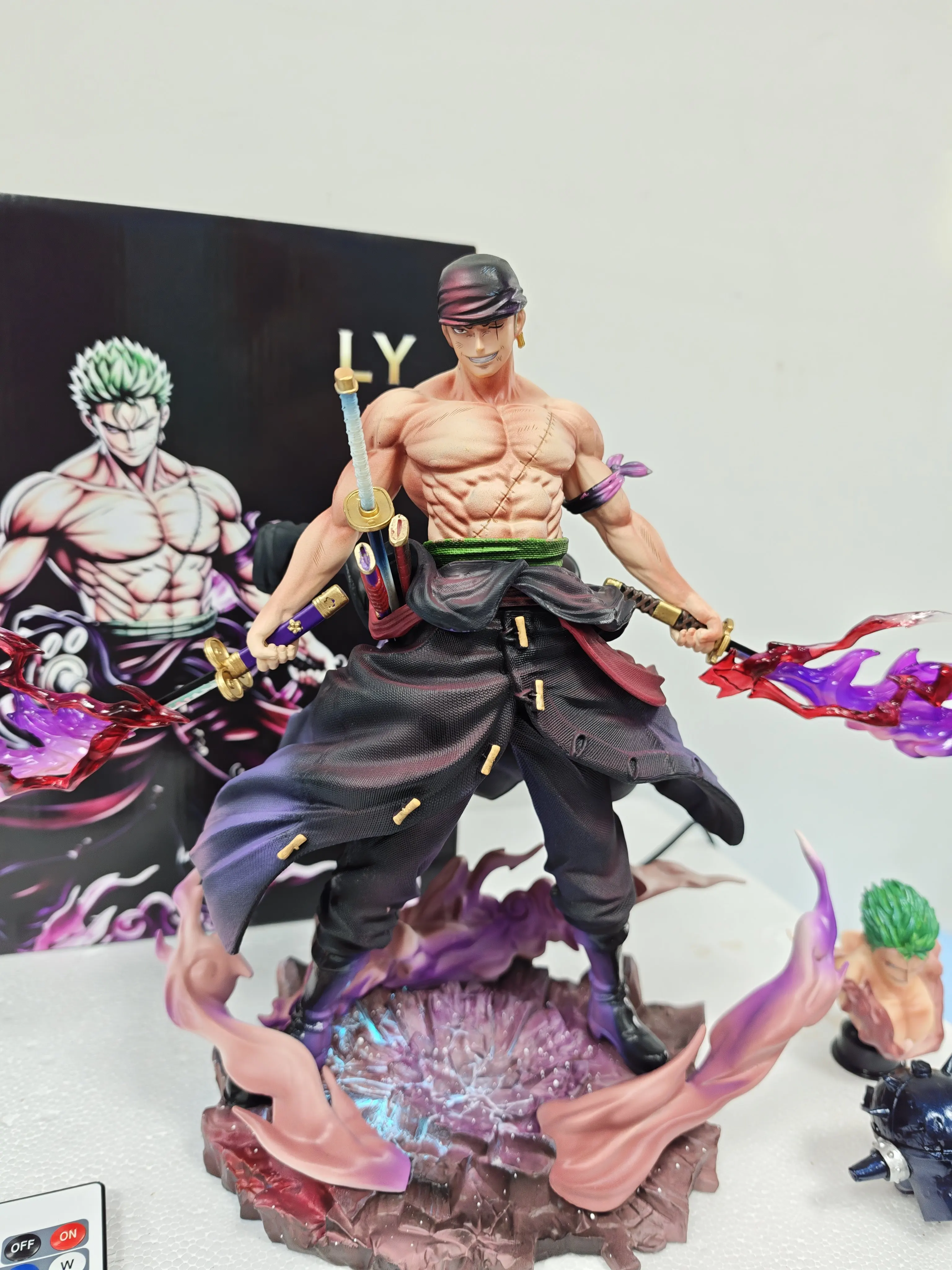 New 27cm One Piece Action Figure Zoro Anime Figurine King Of Hell Two Interchangeable Heads Light-Up Base Anime Statue Toys
New 27cm One Piece Action Figure Zoro Anime Figurine King Of Hell Two Interchangeable Heads Light-Up Base Anime Statue Toys