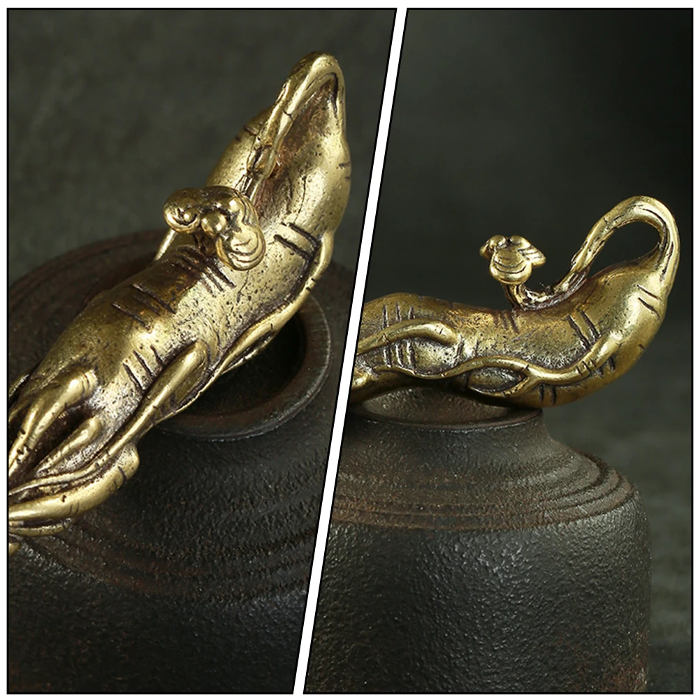 1pc Brass Ginseng Statue Retro Desktop Decor Simulated Artware Home Decorative Accessory Tabletop Ornament Gift For
1pc Brass Ginseng Statue Retro Desktop Decor Simulated Artware Home Decorative Accessory Tabletop Ornament Gift For