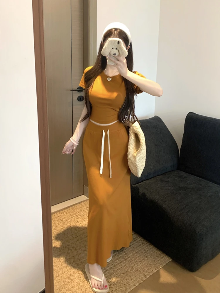 Retro Versatile Short Sleeve T-Shirt High Waist Drawstring Long Skirt Set Women's Fashion Summer 2026 Casual Style Ensemble
Retro Versatile Short Sleeve T-Shirt High Waist Drawstring Long Skirt Set Women's Fashion Summer 2026 Casual Style Ensemble