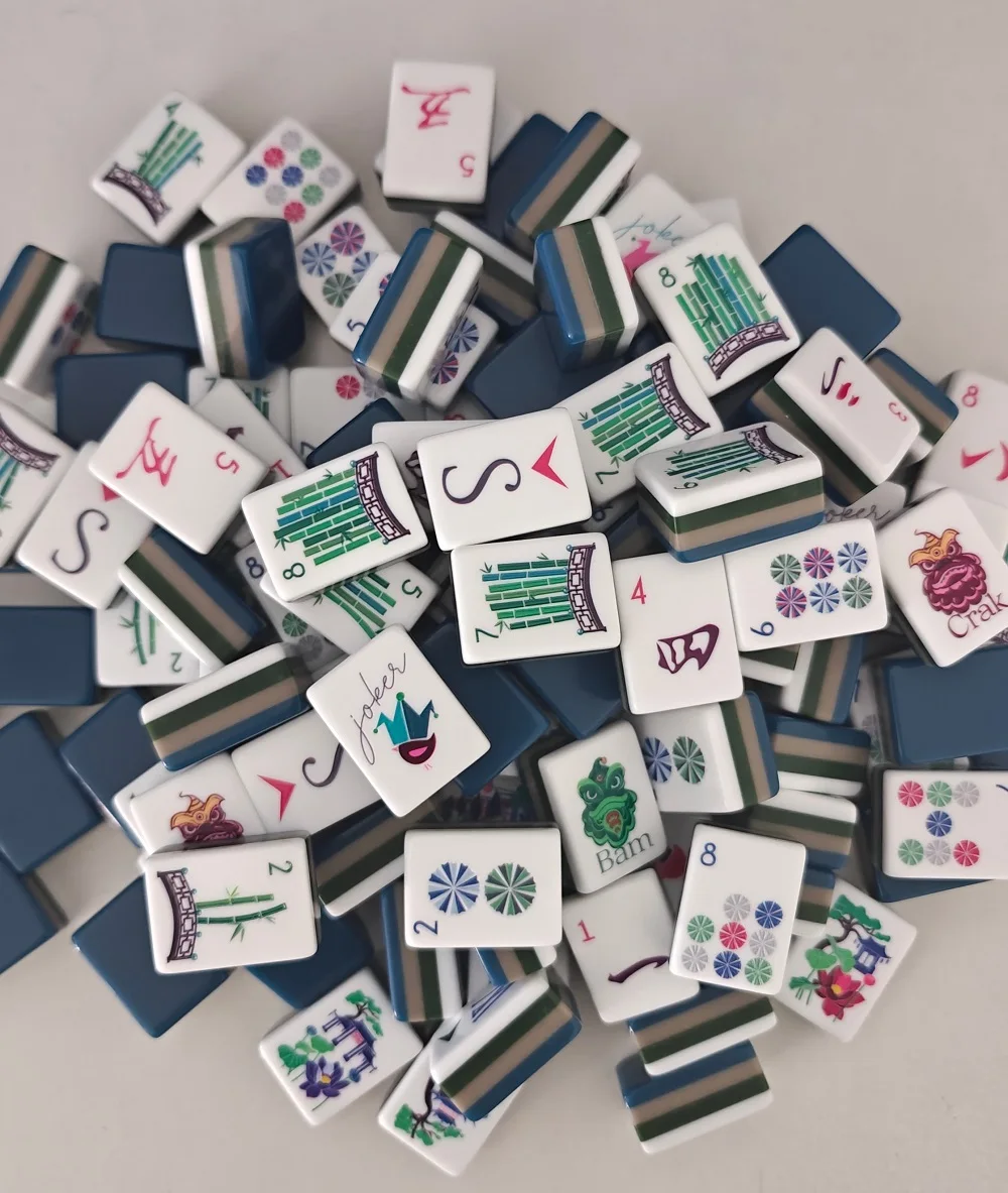 Hot Selling Navy Blue American Mahjong Set 160 Acrylic Mah Jongg Portable Mahjong Game Tiles Travel Family Party Surprise Gifts
Hot Selling Navy Blue American Mahjong Set 160 Acrylic Mah Jongg Portable Mahjong Game Tiles Travel Family Party Surprise Gifts