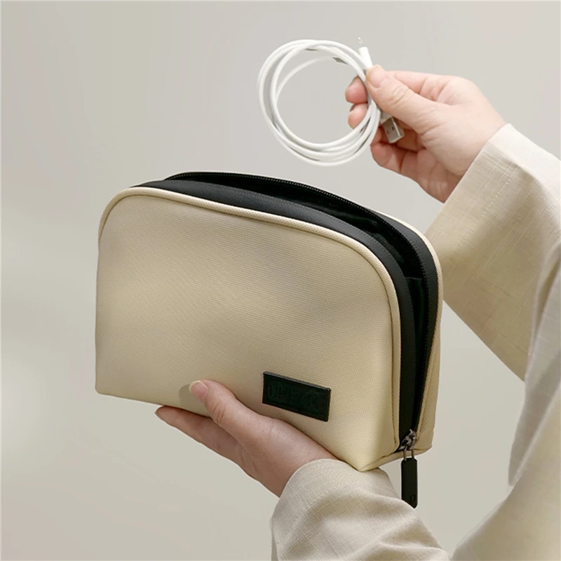 PU Digital Storage Bag Cosmetic Case Large Capacity Waterproof Storage Bag For Mobile Phone Data Cable Solid Color
PU Digital Storage Bag Cosmetic Case Large Capacity Waterproof Storage Bag For Mobile Phone Data Cable Solid Color