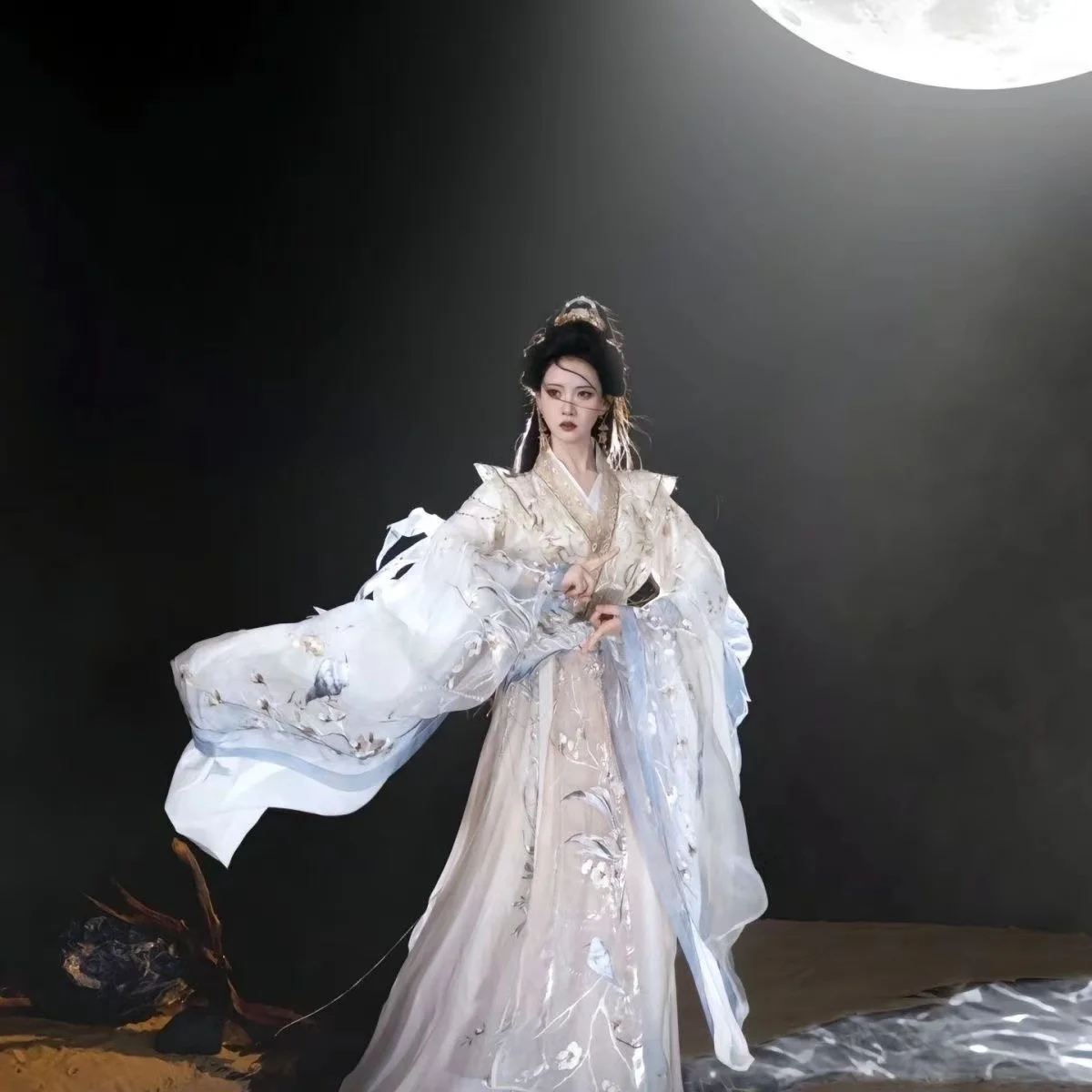 Женское традиционное китайское платье Hanfu, одежда из ткани для старинных народных танцев, сценические костюмы, Восточная сказочная принцесса, косплей
Женское традиционное китайское платье Hanfu, одежда из ткани для старинных народных танцев, сценические костюмы, Восточная сказочная принцесса, косплей