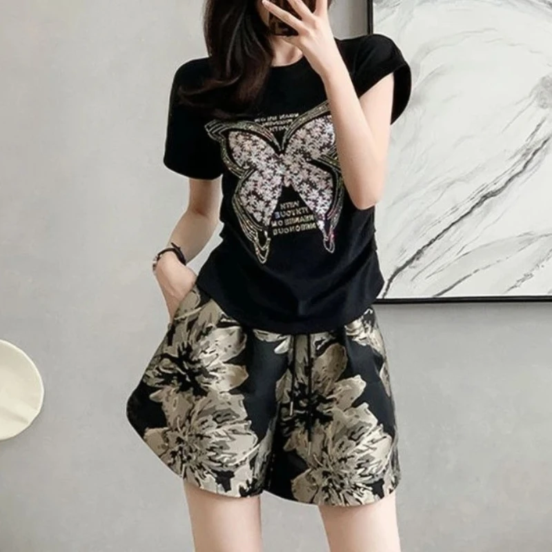 Black Sports Butterfly Printed Women's Short Sets 2 Pieces Chic and Elegant Female Shorts Korean Style New in Matching Full Kit
Black Sports Butterfly Printed Women's Short Sets 2 Pieces Chic and Elegant Female Shorts Korean Style New in Matching Full Kit