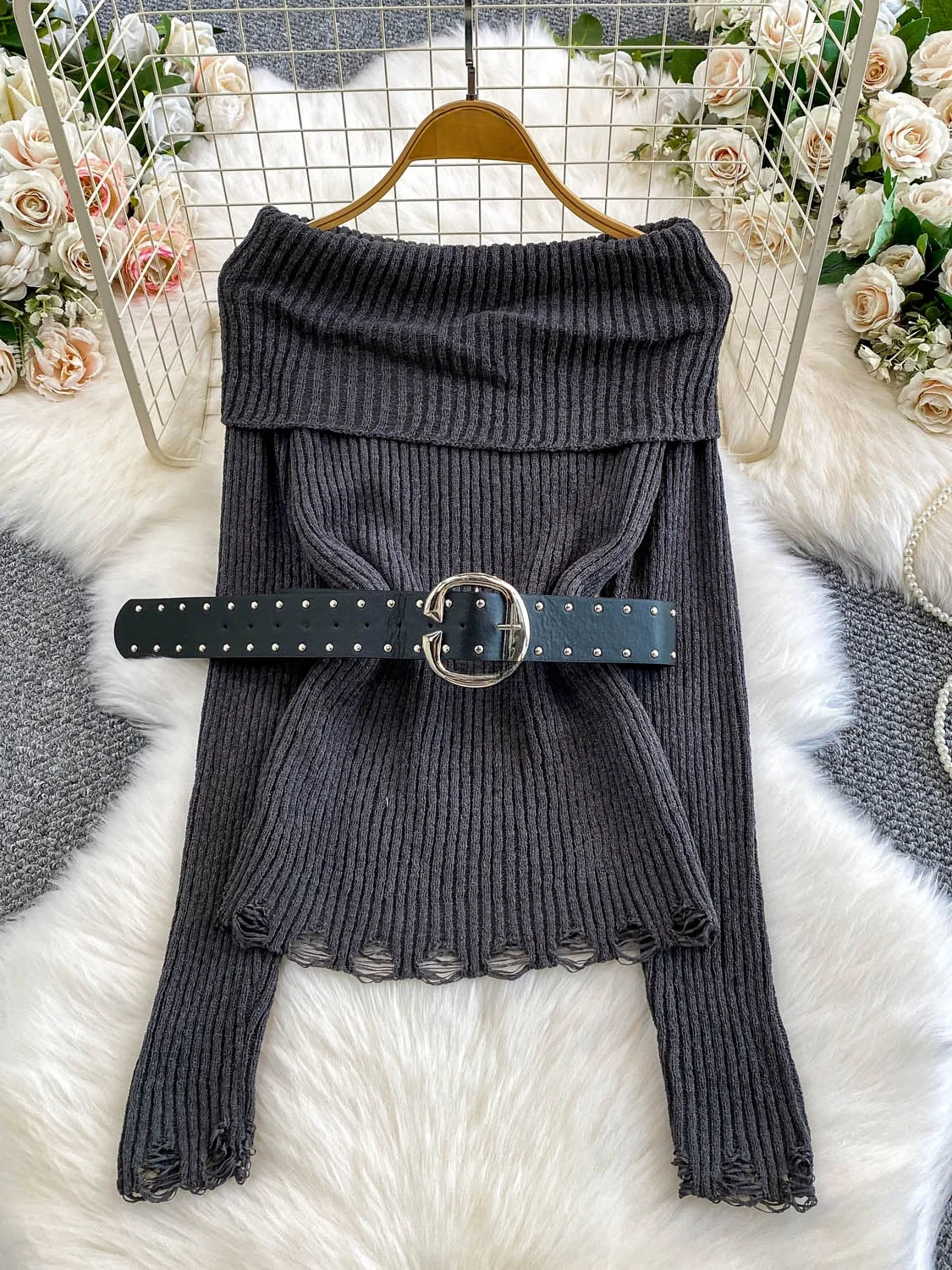 Вязаный свитер с длинными рукавами и открытыми плечами, с завышенной талией, в американском стиле, с рваными элементами, для женщин, модная повседневная одежда
Вязаный свитер с длинными рукавами и открытыми плечами, с завышенной талией, в американском стиле, с рваными элементами, для женщин, модная повседневная одежда