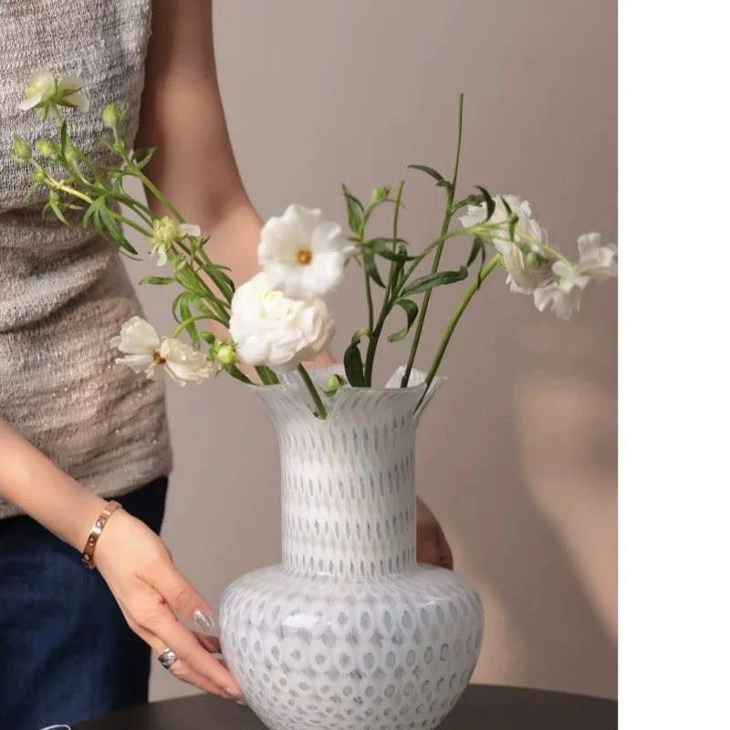 Luxurious and sophisticated glass vase for suitable for use in living room entrance, tabletop, as a unique art decoration item.
Luxurious and sophisticated glass vase for suitable for use in living room entrance, tabletop, as a unique art decoration item.