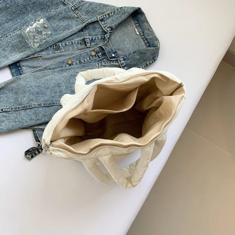 Women Puffer Tote Bag Chic Hobo Bag Large Capacity Padded Shoulder Handbag Lightweight Quilted Tote Purse Stylish Commuting Bag
Women Puffer Tote Bag Chic Hobo Bag Large Capacity Padded Shoulder Handbag Lightweight Quilted Tote Purse Stylish Commuting Bag
