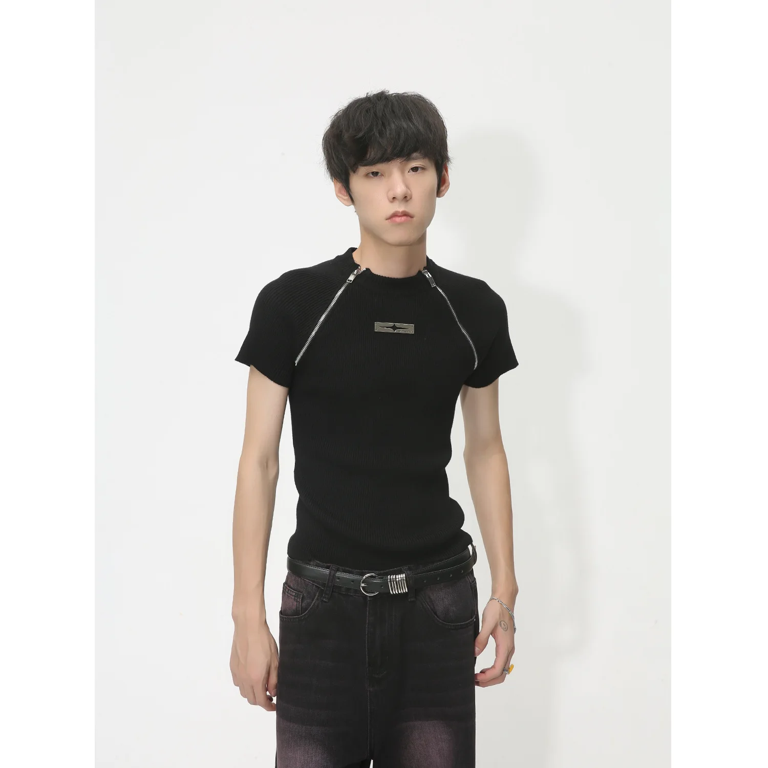 Summer Loose Men's Wear Knitting T-shirt American Style Casual Round Neck Short Sleeved Male Tops 2024 New Fashion
Summer Loose Men's Wear Knitting T-shirt American Style Casual Round Neck Short Sleeved Male Tops 2024 New Fashion