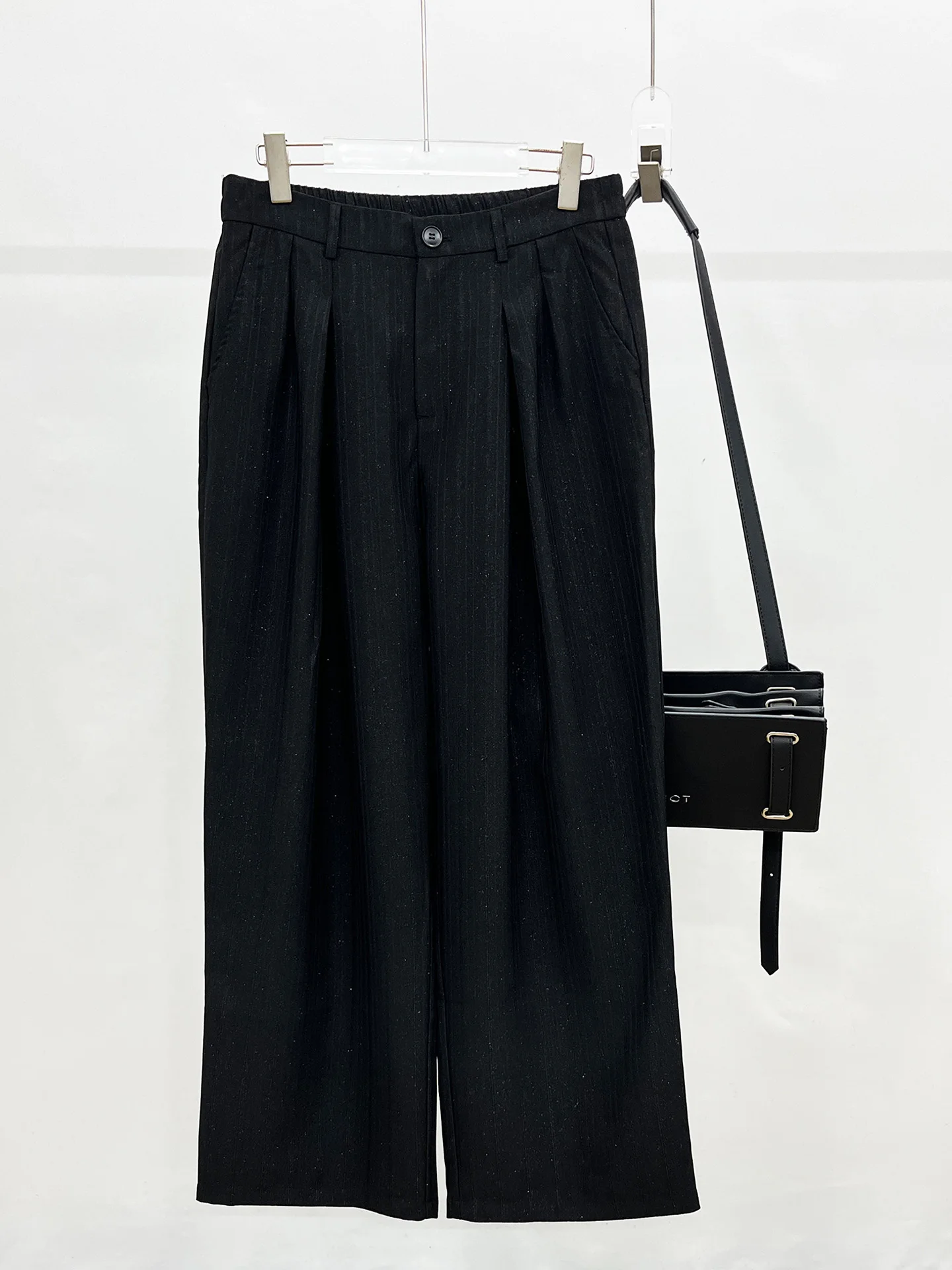 Casual Black Straight Leg Men's Suit Pants Korean High-End Style Versatile Loose Wide Leg Trousers for Young Men in Autumn
Casual Black Straight Leg Men's Suit Pants Korean High-End Style Versatile Loose Wide Leg Trousers for Young Men in Autumn