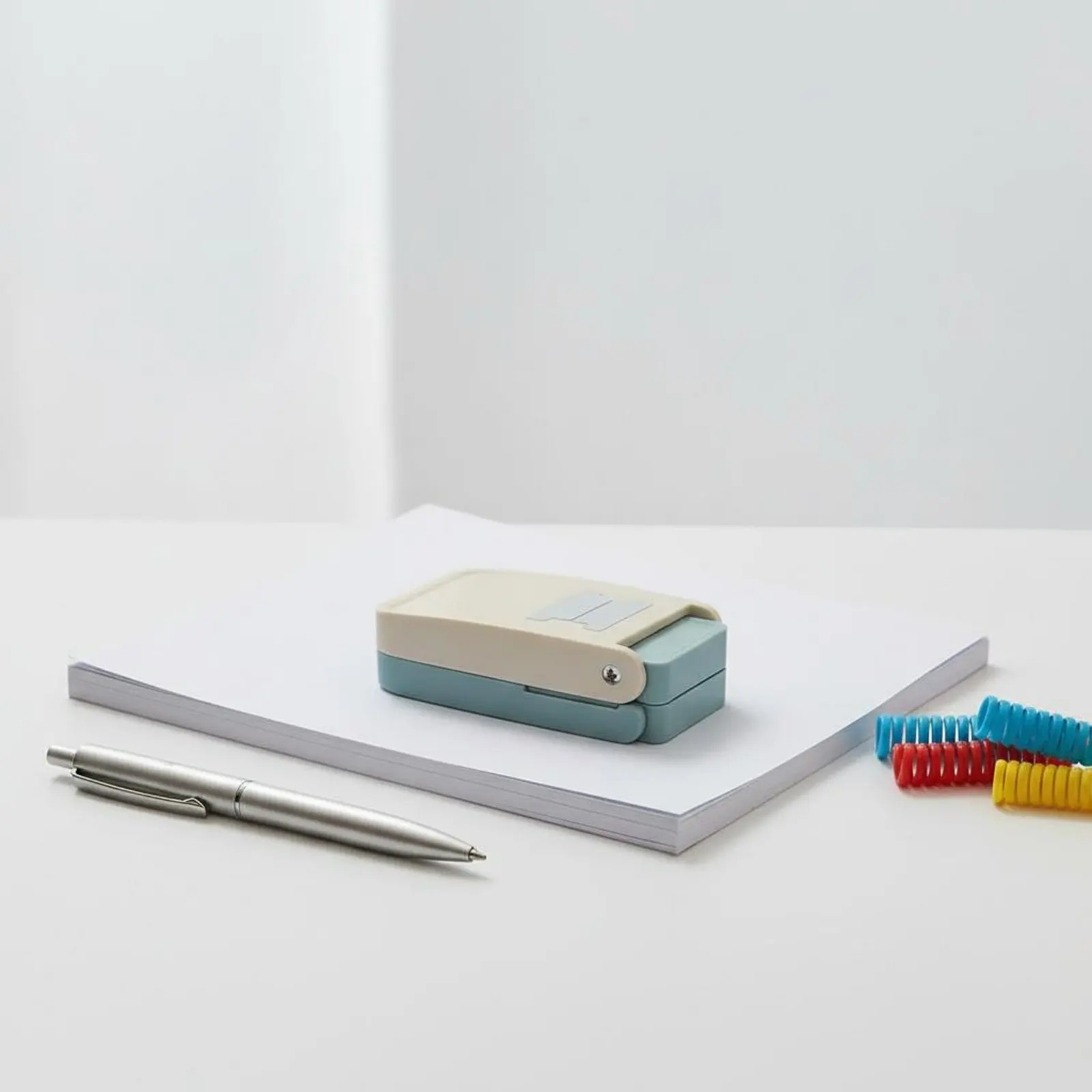 30-Hole Puncher Easy to Use 30 Hole Sliding Puncher Loose-Sheet Binding Perforator Residue Container Loose Sheet Paper
30-Hole Puncher Easy to Use 30 Hole Sliding Puncher Loose-Sheet Binding Perforator Residue Container Loose Sheet Paper