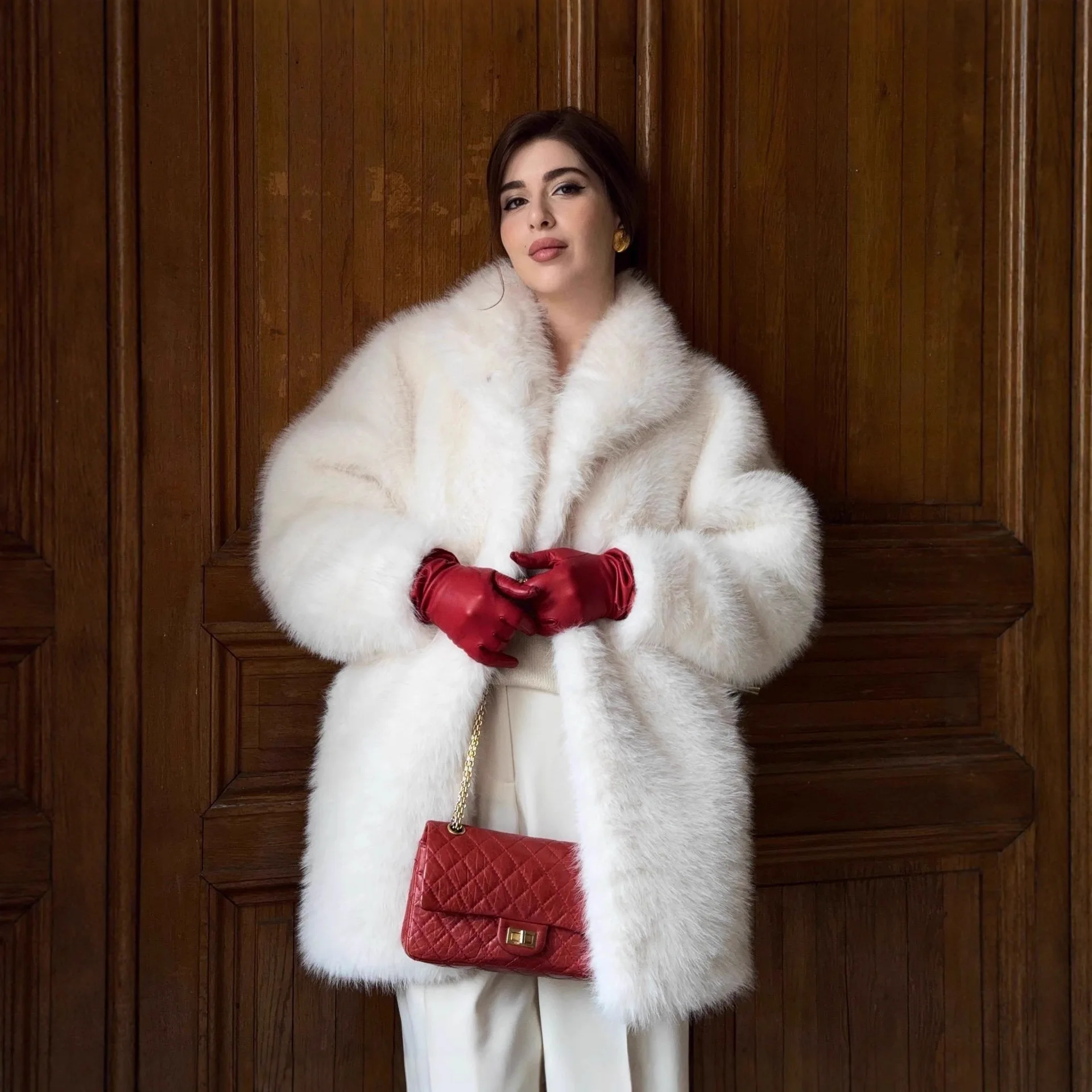 Роскошное зимнее пальто из искусственного меха белого и розового цвета, женское, длинное, оверсайз, с отложным воротником, пушистое, меховое, женская куртка, пальто из искусственного меха
Роскошное зимнее пальто из искусственного меха белого и розового цвета, женское, длинное, оверсайз, с отложным воротником, пушистое, меховое, женская куртка, пальто из искусственного меха