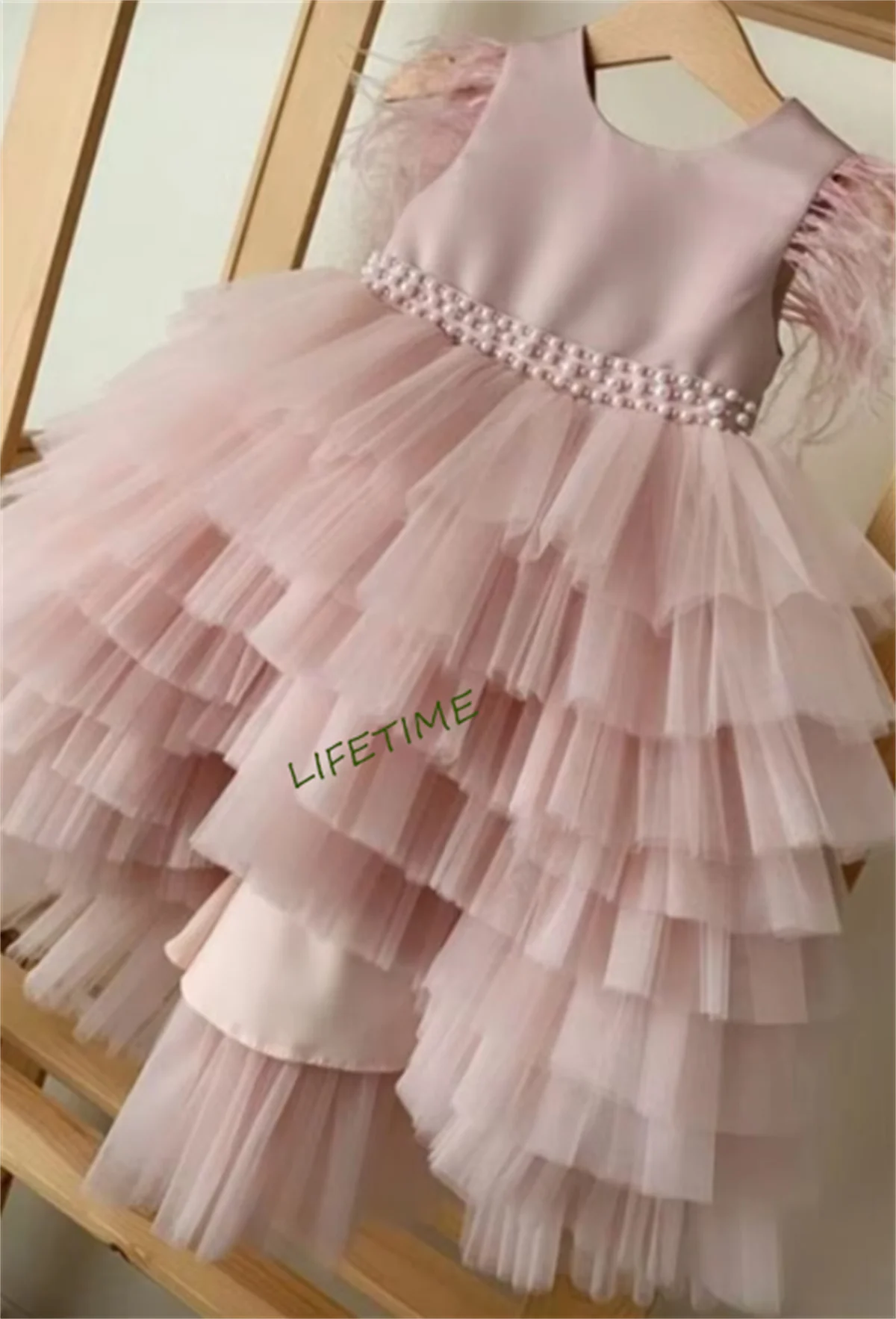 CustomizedPink Tulle High-Low Baby Girl Dress Tiered Tulle Feather Sleeves Little Princess Guest Dress Girls Birthday Party Gown
CustomizedPink Tulle High-Low Baby Girl Dress Tiered Tulle Feather Sleeves Little Princess Guest Dress Girls Birthday Party Gown