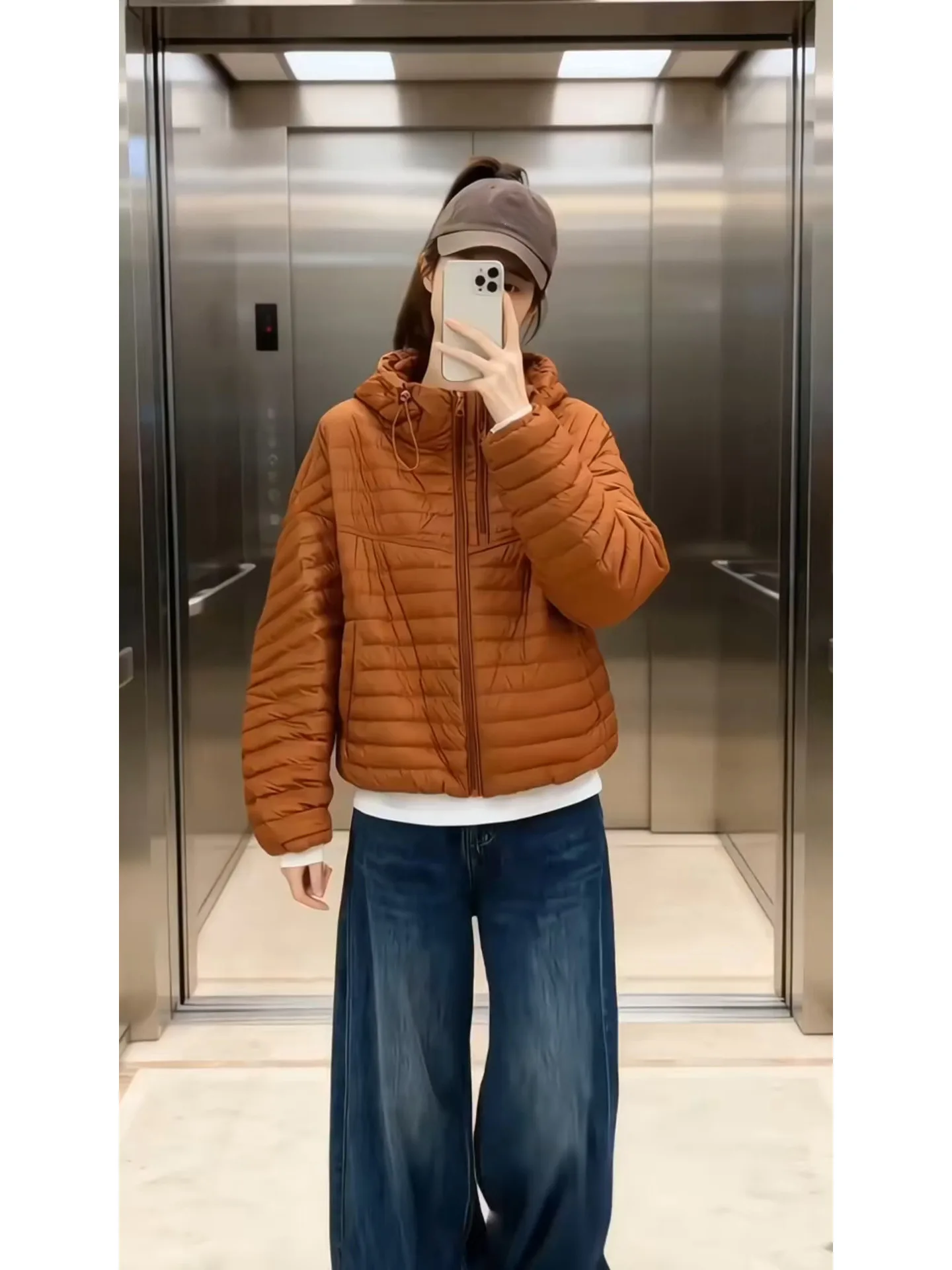 Легкая хлопковая куртка-бомбер женская, повседневная, с капюшоном, тонкая, осенне-зимняя, модная, для города, в корейском стиле, свободного кроя
Легкая хлопковая куртка-бомбер женская, повседневная, с капюшоном, тонкая, осенне-зимняя, модная, для города, в корейском стиле, свободного кроя