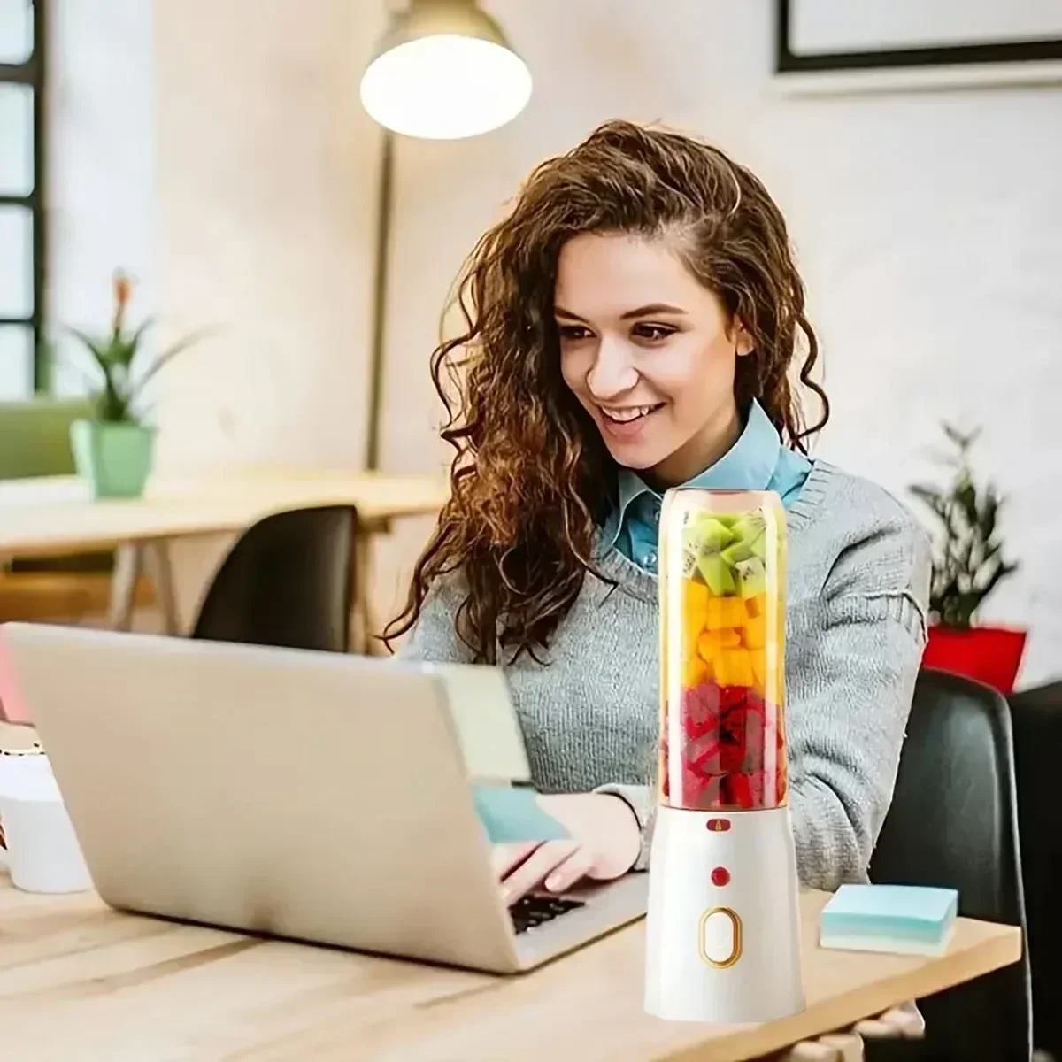 1 Portable electric juicer - USB rechargeable, compact circular design, suitable for home, travel, dormitory, and outdoor use
1 Portable electric juicer - USB rechargeable, compact circular design, suitable for home, travel, dormitory, and outdoor use