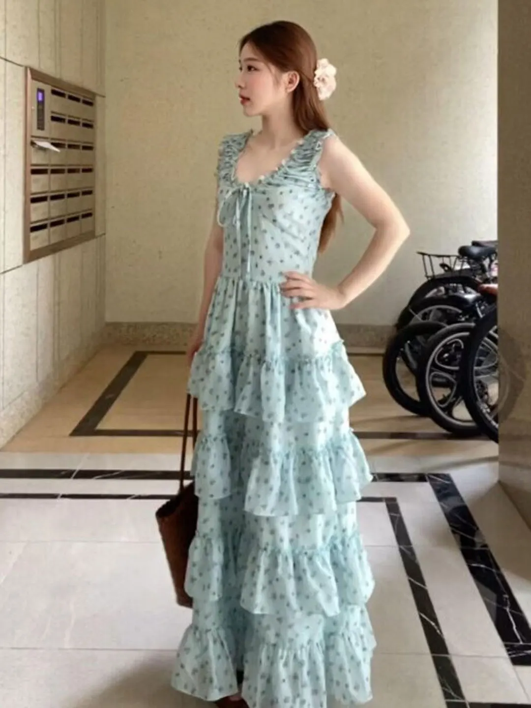 Unique V-neck Floral Print Waist-cinched Cake Skirt Dress Gentle Style Summer Collection Non-repeating Fashionable Women's Dress
Unique V-neck Floral Print Waist-cinched Cake Skirt Dress Gentle Style Summer Collection Non-repeating Fashionable Women's Dress