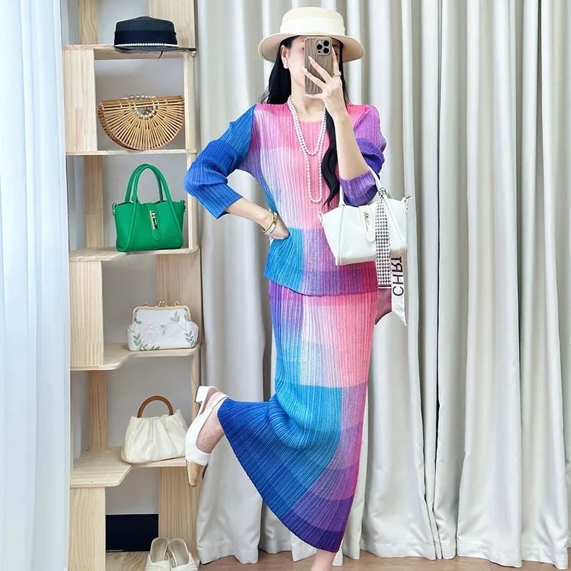 Miyake Style Pleated Skirt Suit for Women 2025 New Round Neck Long-sleeved Top + Straight Skirt Printed Two-piece Set
Miyake Style Pleated Skirt Suit for Women 2025 New Round Neck Long-sleeved Top + Straight Skirt Printed Two-piece Set