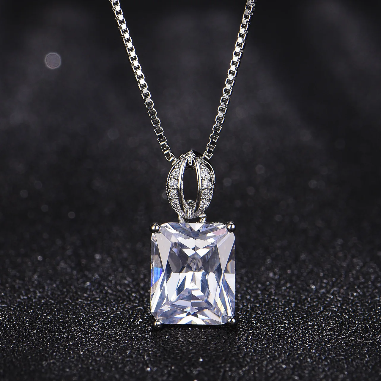 Модное ожерелье с квадратным кулоном и кристаллами, женский подарок на день рождения, высокое качество, ожерелье-цепочка из серебра 925 пробы для женщин, ювелирные изделия
Модное ожерелье с квадратным кулоном и кристаллами, женский подарок на день рождения, высокое качество, ожерелье-цепочка из серебра 925 пробы для женщин, ювелирные изделия