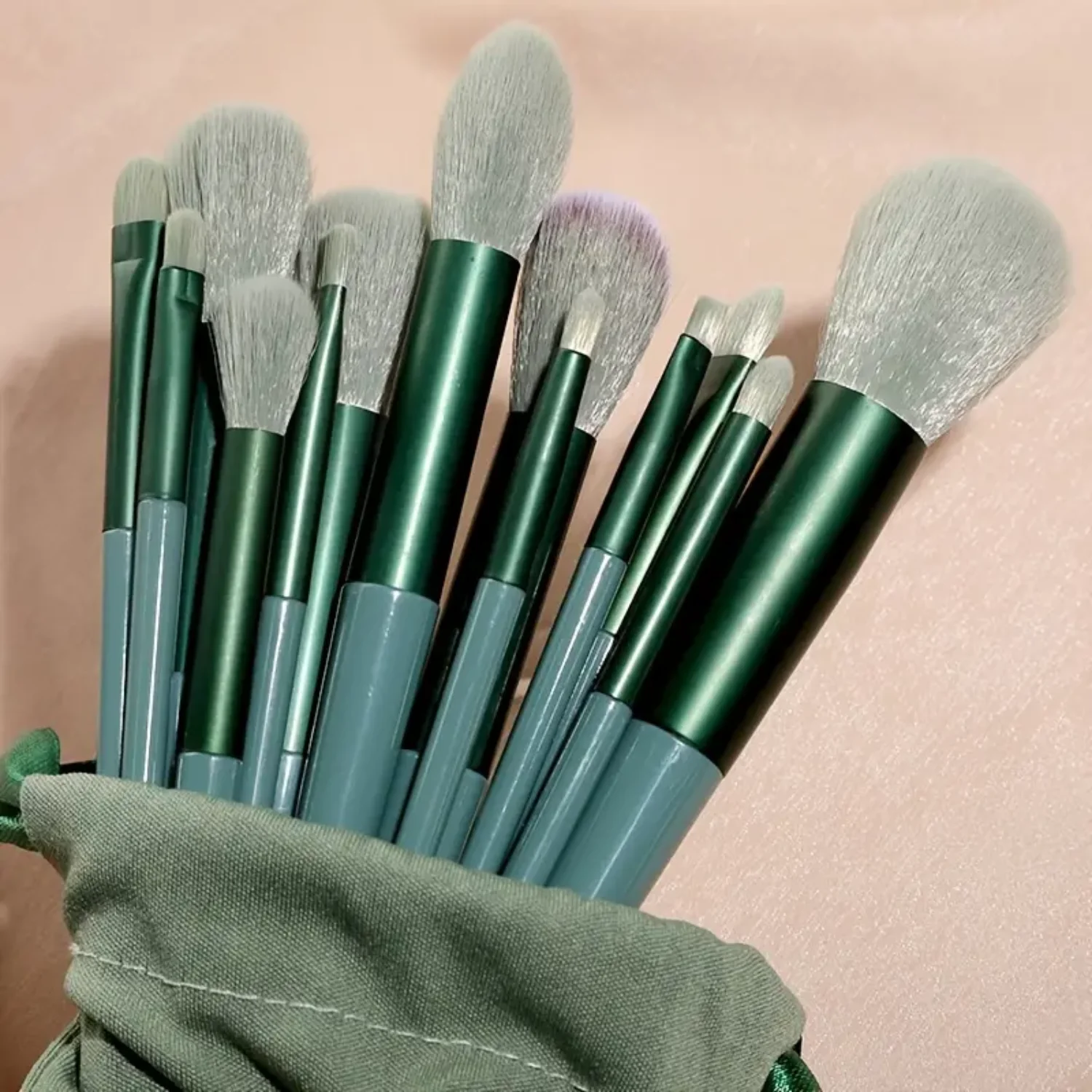 13pcs Green Makeup Brush Set, Portable Soft Brush Kit for Powder, Foundation, Blusher, Eye Shadow - Cosmetic Tools Set with Clot
13pcs Green Makeup Brush Set, Portable Soft Brush Kit for Powder, Foundation, Blusher, Eye Shadow - Cosmetic Tools Set with Clot