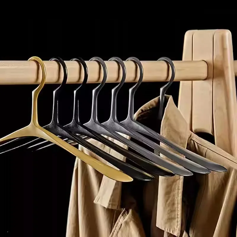 Широкие бесшовные металлические вешалки для одежды с защитой от скольжения
Широкие бесшовные металлические вешалки для одежды с защитой от скольжения