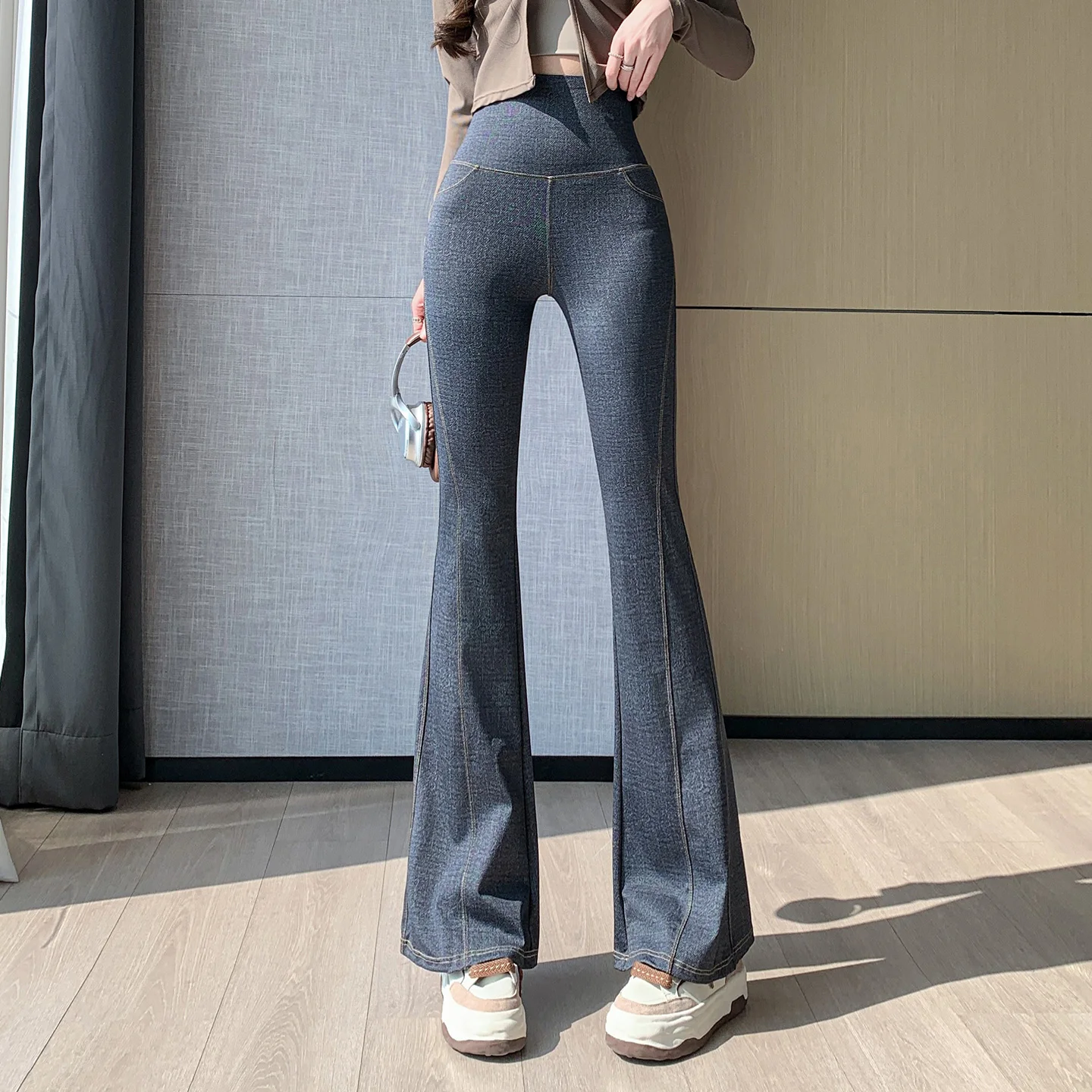 Женские джинсовые брюки-клеш с высокой талией, облегающие, из хлопка, с высокой эластичностью, весна 2026, новая модная коллекция, брюки Barbi
Женские джинсовые брюки-клеш с высокой талией, облегающие, из хлопка, с высокой эластичностью, весна 2026, новая модная коллекция, брюки Barbi