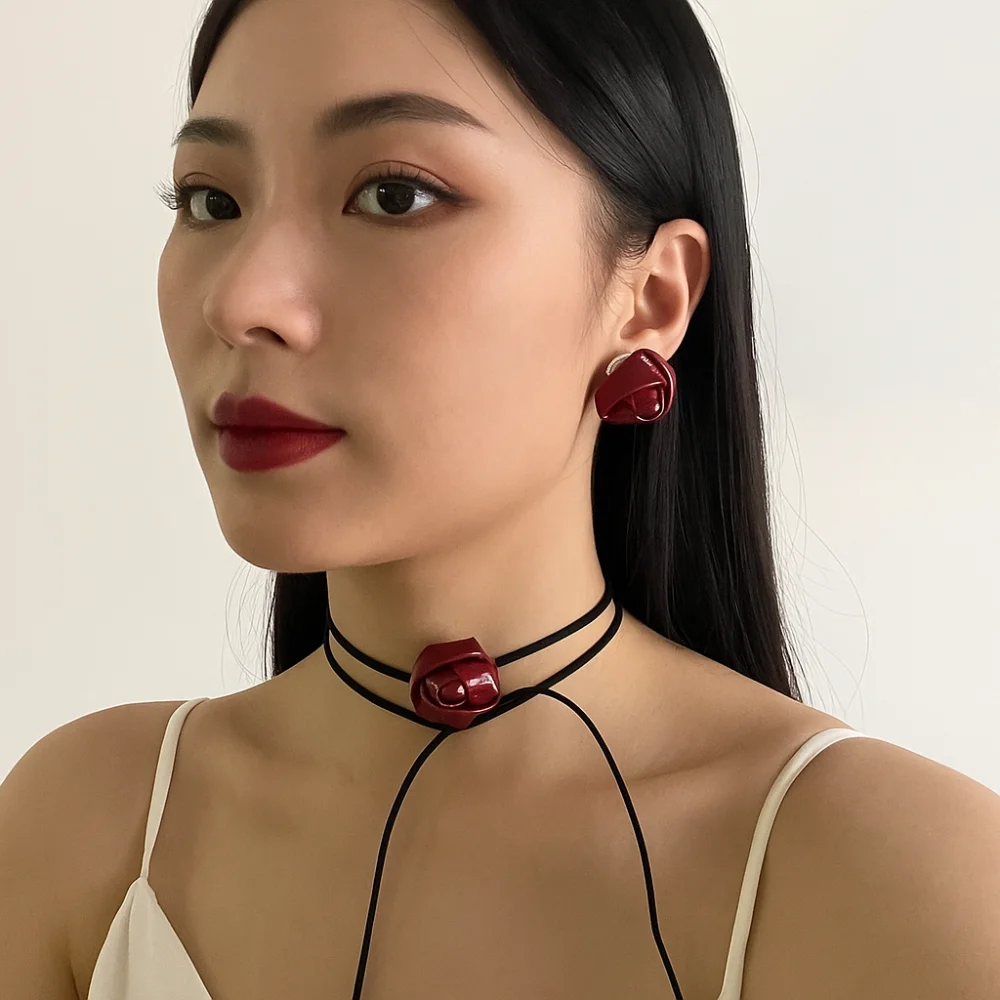 Retro Style Rose Flower Necklace PU Leather Floral Design Clavicle Chain Necklace Elegant Bone Chain Flower Stud Earrings
Retro Style Rose Flower Necklace PU Leather Floral Design Clavicle Chain Necklace Elegant Bone Chain Flower Stud Earrings