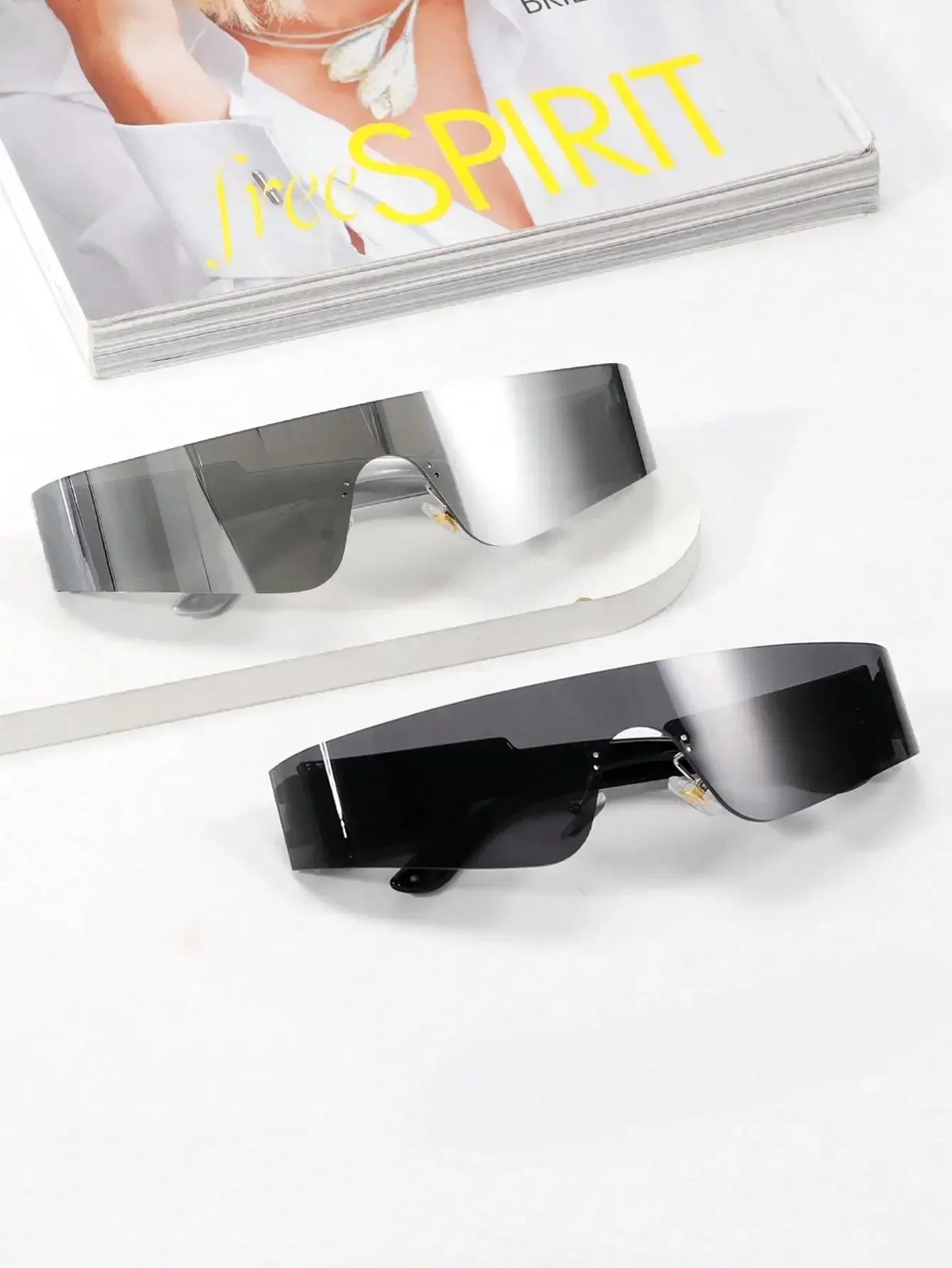 1pc Frameless Wrapped Fashion Glasses With Y2K Futuristic Technology, Personalized, Versatile Women's Fashion Glasses Suitable F
1pc Frameless Wrapped Fashion Glasses With Y2K Futuristic Technology, Personalized, Versatile Women's Fashion Glasses Suitable F