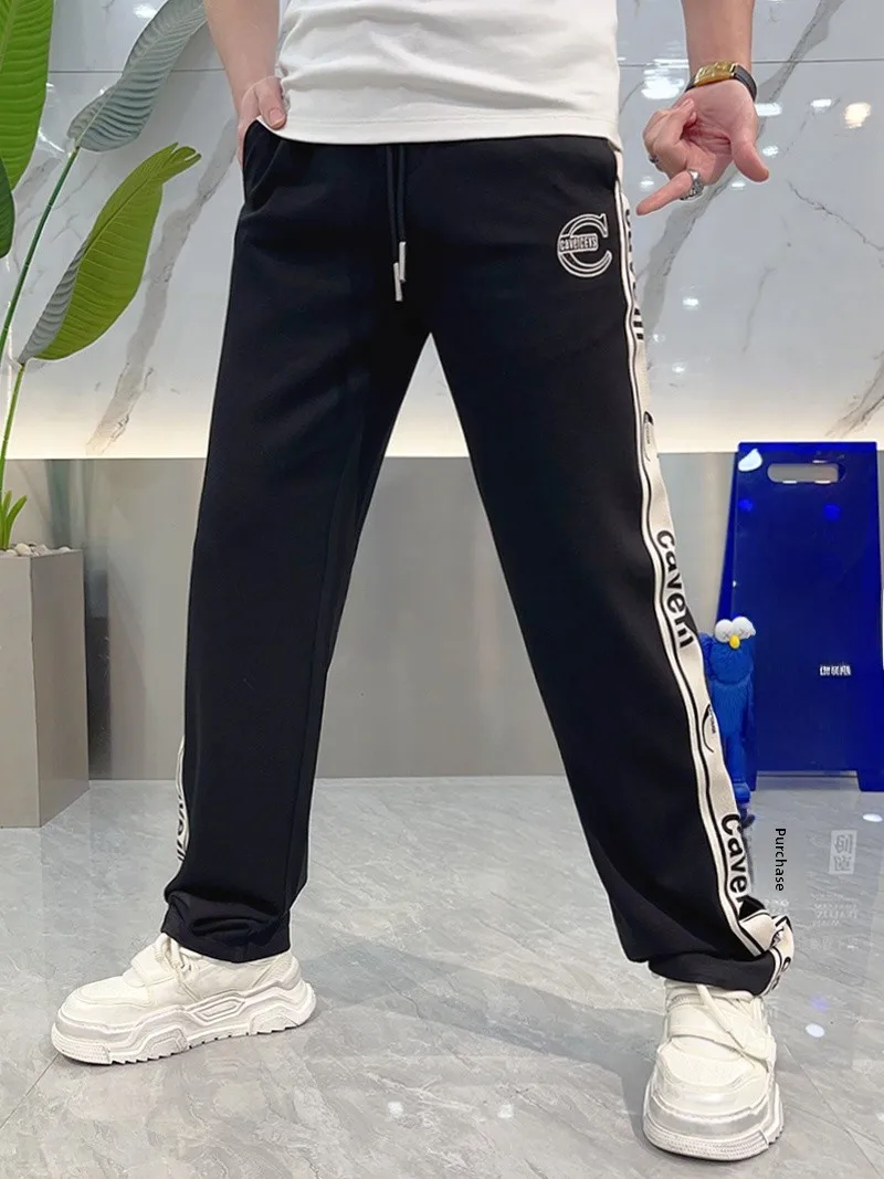 Мужские повседневные спортивные брюки, весна-лето, новая модная модель с боковыми полосками, простые универсальные прямые брюки, дышащие, с высокой эластичностью.
Мужские повседневные спортивные брюки, весна-лето, новая модная модель с боковыми полосками, простые универсальные прямые брюки, дышащие, с высокой эластичностью.