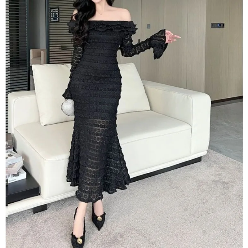 French Super Fairy One-word Shoulder Lace Ruffle Edge Long-sleeved Dress Women's 2026 Autumn New Slim-fitting Hip-wrapped Dress
French Super Fairy One-word Shoulder Lace Ruffle Edge Long-sleeved Dress Women's 2026 Autumn New Slim-fitting Hip-wrapped Dress