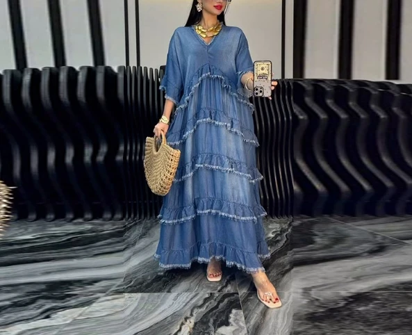 Solid Color V-Neck Fashionable Fleece Patchwork Denim Dress, Summer Women's Fashionable Casual Loose and Niche Denim Cake Dress
Solid Color V-Neck Fashionable Fleece Patchwork Denim Dress, Summer Women's Fashionable Casual Loose and Niche Denim Cake Dress