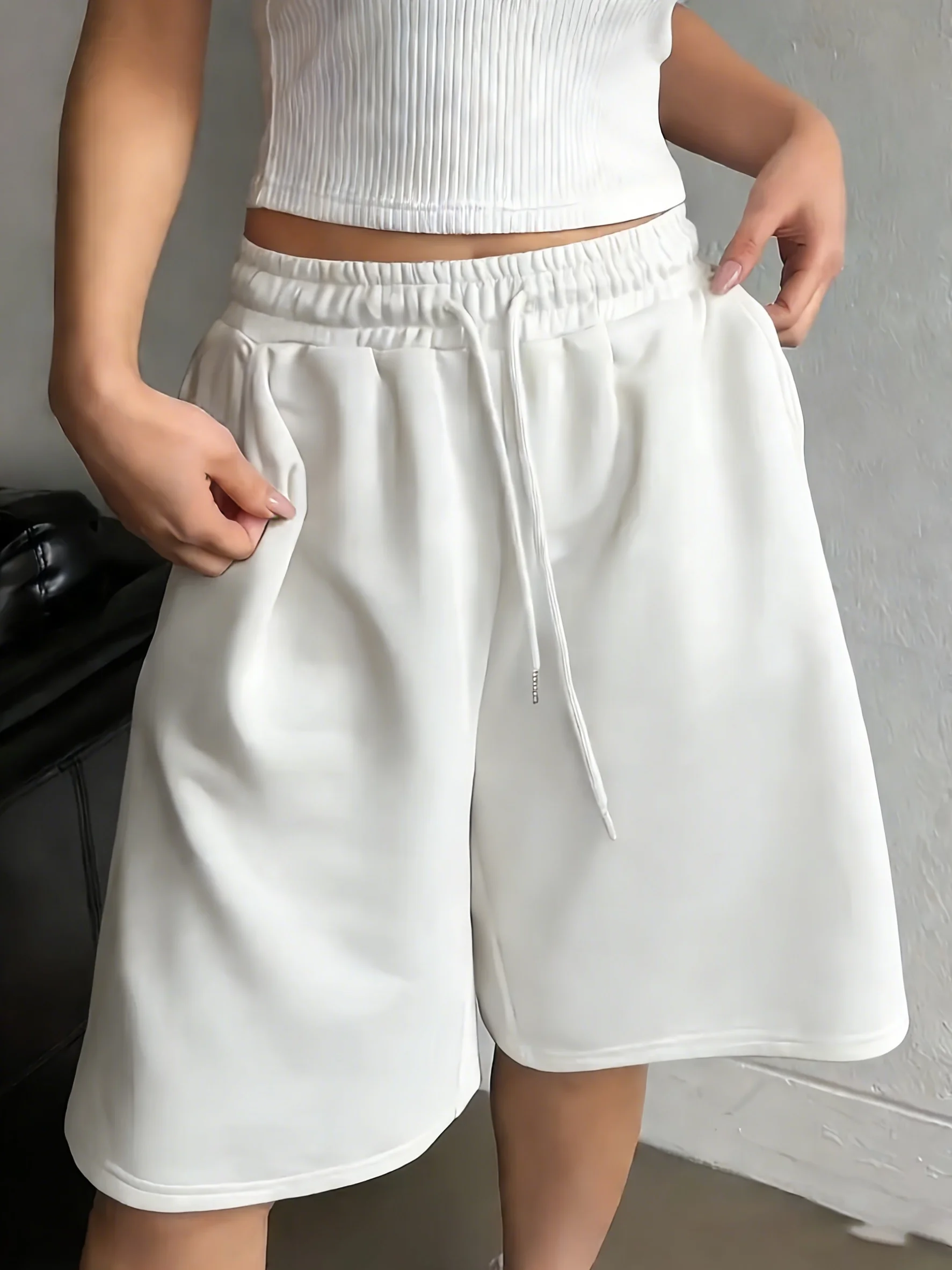Women'S Casual Solid Color, Machine Washable Fabric with Drawstring Pocket Shorts, Suitable for Daily Casual Outing
Women'S Casual Solid Color, Machine Washable Fabric with Drawstring Pocket Shorts, Suitable for Daily Casual Outing