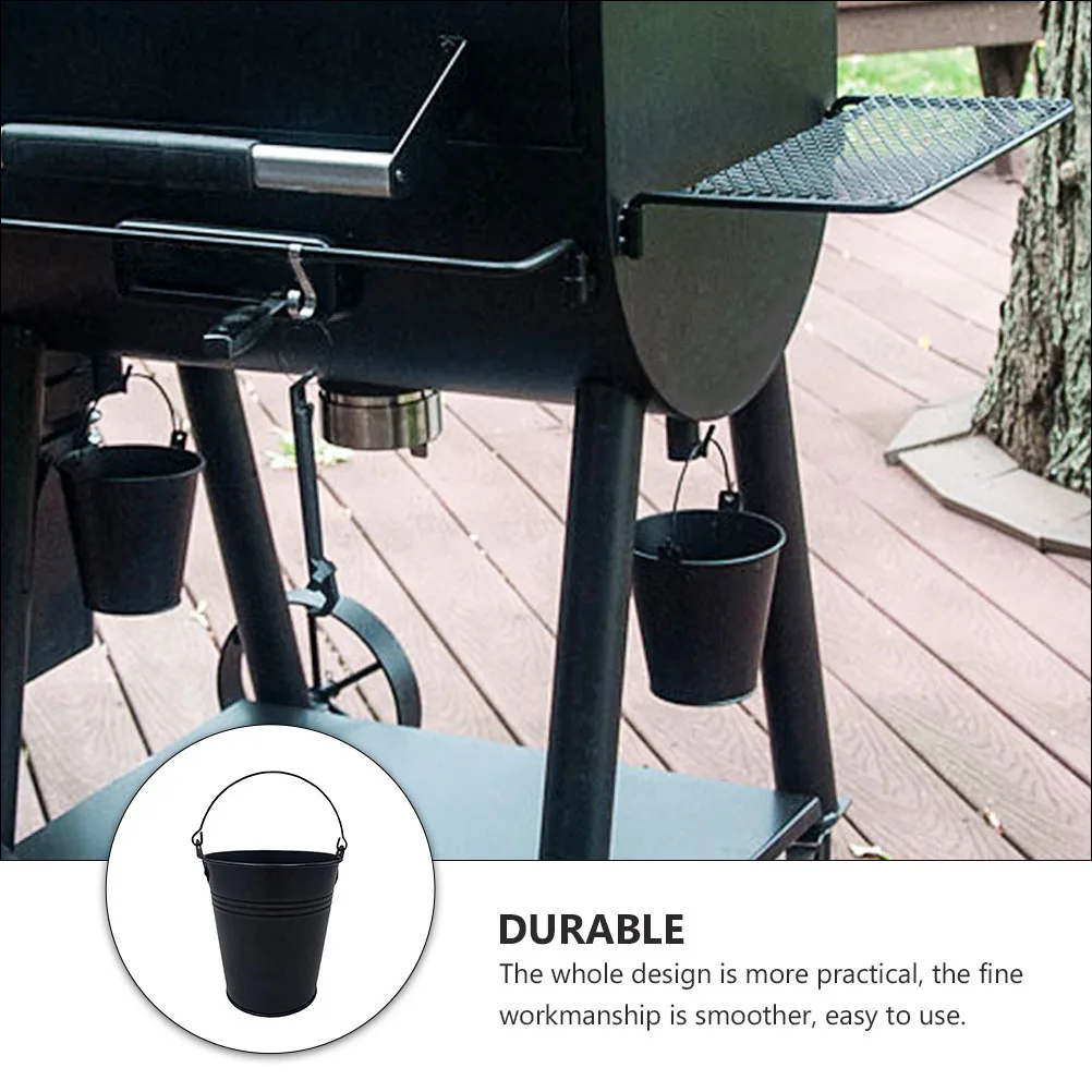 Barbecue Oil Bucket Grill Drip Grease Bucket Durable Iron Large Capacity Portable Handle Grease Storage Container Oven Use 
Barbecue Oil Bucket Grill Drip Grease Bucket Durable Iron Large Capacity Portable Handle Grease Storage Container Oven Use