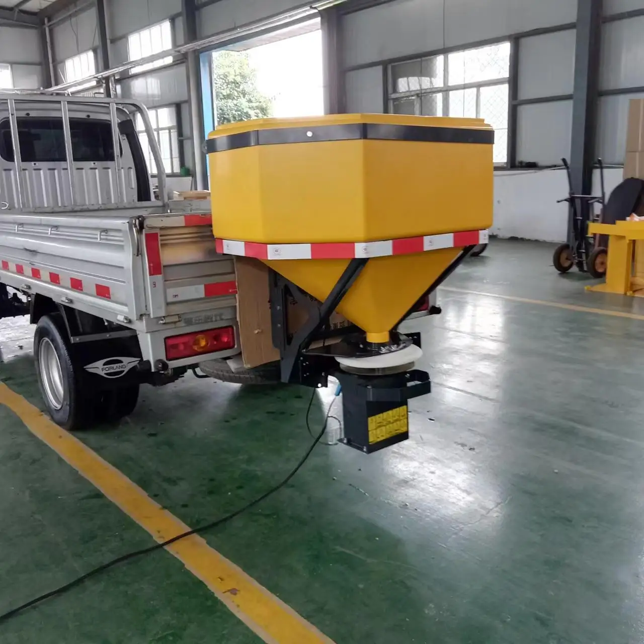 Winter Road De-icing Agent Spreader Vehicle-mounted Snow Melting Agent Spreader for Snow and Ice Melting
Winter Road De-icing Agent Spreader Vehicle-mounted Snow Melting Agent Spreader for Snow and Ice Melting