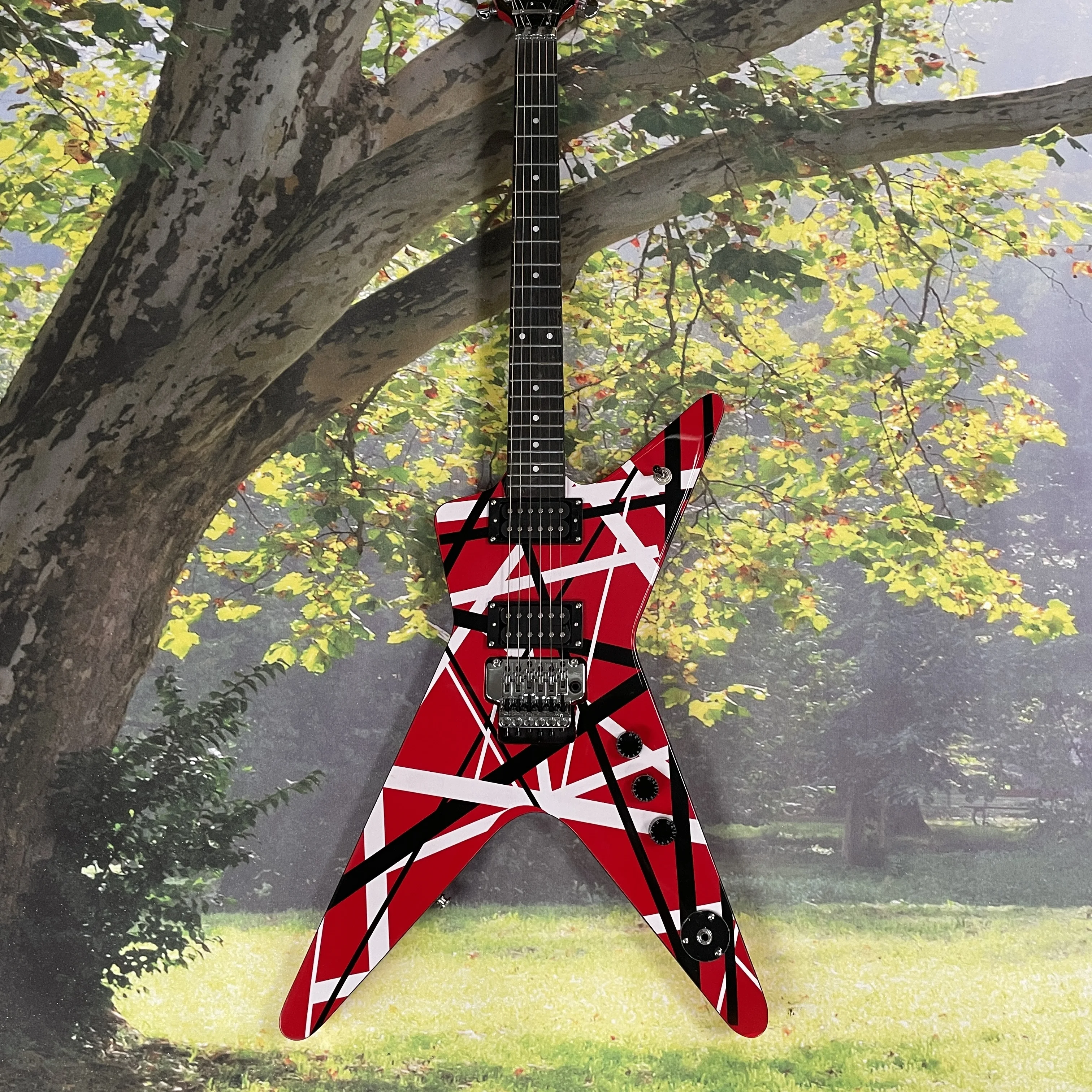 V-shaped electric guitar, double-locking tremolo bridge multi-string tuning peg guitars, 22-fret speed-picking electric guitarra
V-shaped electric guitar, double-locking tremolo bridge multi-string tuning peg guitars, 22-fret speed-picking electric guitarra