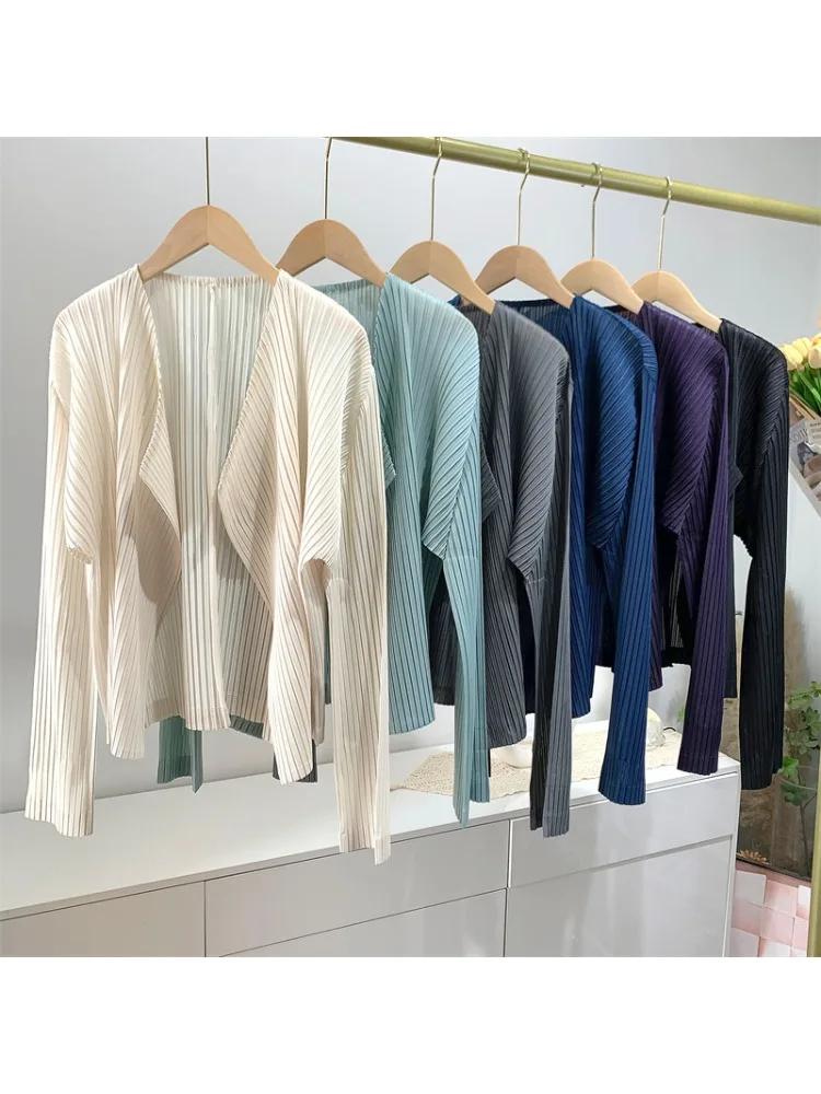 Miyake 2025 Spring Folded Top for Women, Comfortable and Casual Long Sleeve Open Korean Version Solid Color Versatile Coat
Miyake 2025 Spring Folded Top for Women, Comfortable and Casual Long Sleeve Open Korean Version Solid Color Versatile Coat