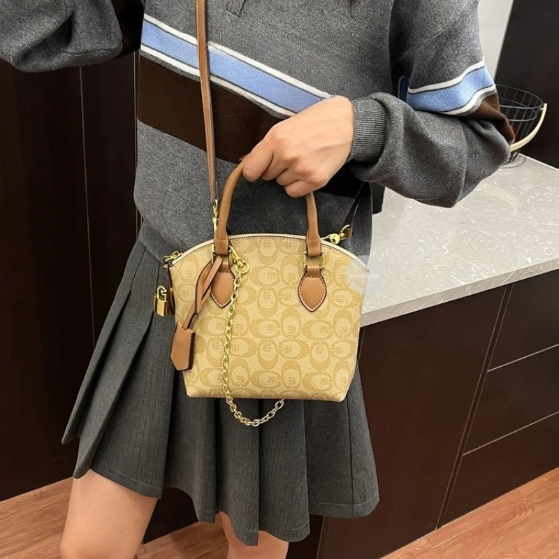 Ladies Lightweight Crossbody Bag Easy To Carry For Travel And Sightseeing Fatigue Free Experience
Ladies Lightweight Crossbody Bag Easy To Carry For Travel And Sightseeing Fatigue Free Experience