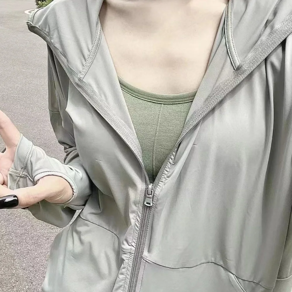 Women's Summer Ice Silk Sun Protection Jacket, Thin Breathable Anti-UV Skin Coat, Ins Loose Versatile Sun Protection Outerwear
Women's Summer Ice Silk Sun Protection Jacket, Thin Breathable Anti-UV Skin Coat, Ins Loose Versatile Sun Protection Outerwear