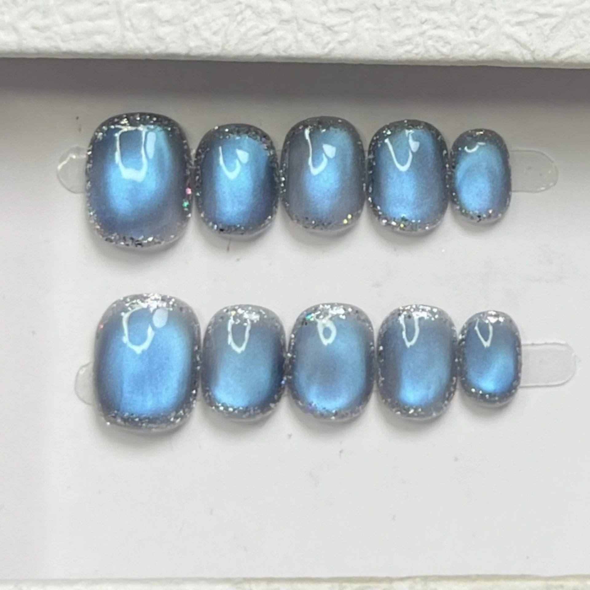 10pcs Finished Handmade False Nails Tips Gradient Blue Cat's Eye Short Round Fake Nail Art Wearable Shiny Powder Press on Nails
10pcs Finished Handmade False Nails Tips Gradient Blue Cat's Eye Short Round Fake Nail Art Wearable Shiny Powder Press on Nails