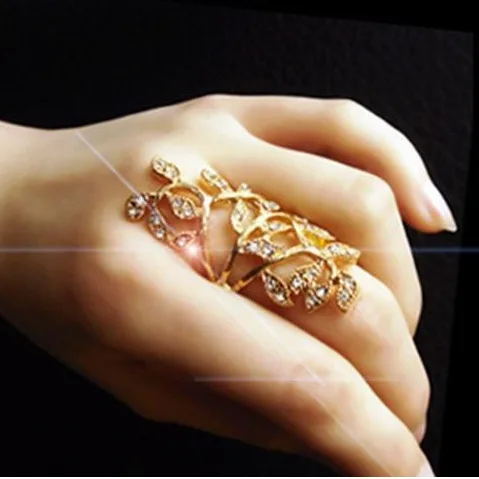 Retro Luxury Crystal Embedded Gold Plated Hollow Diamond Le Ring Faionable Unique Women's Jewelry Personalized Accory
Retro Luxury Crystal Embedded Gold Plated Hollow Diamond Le Ring Faionable Unique Women's Jewelry Personalized Accory